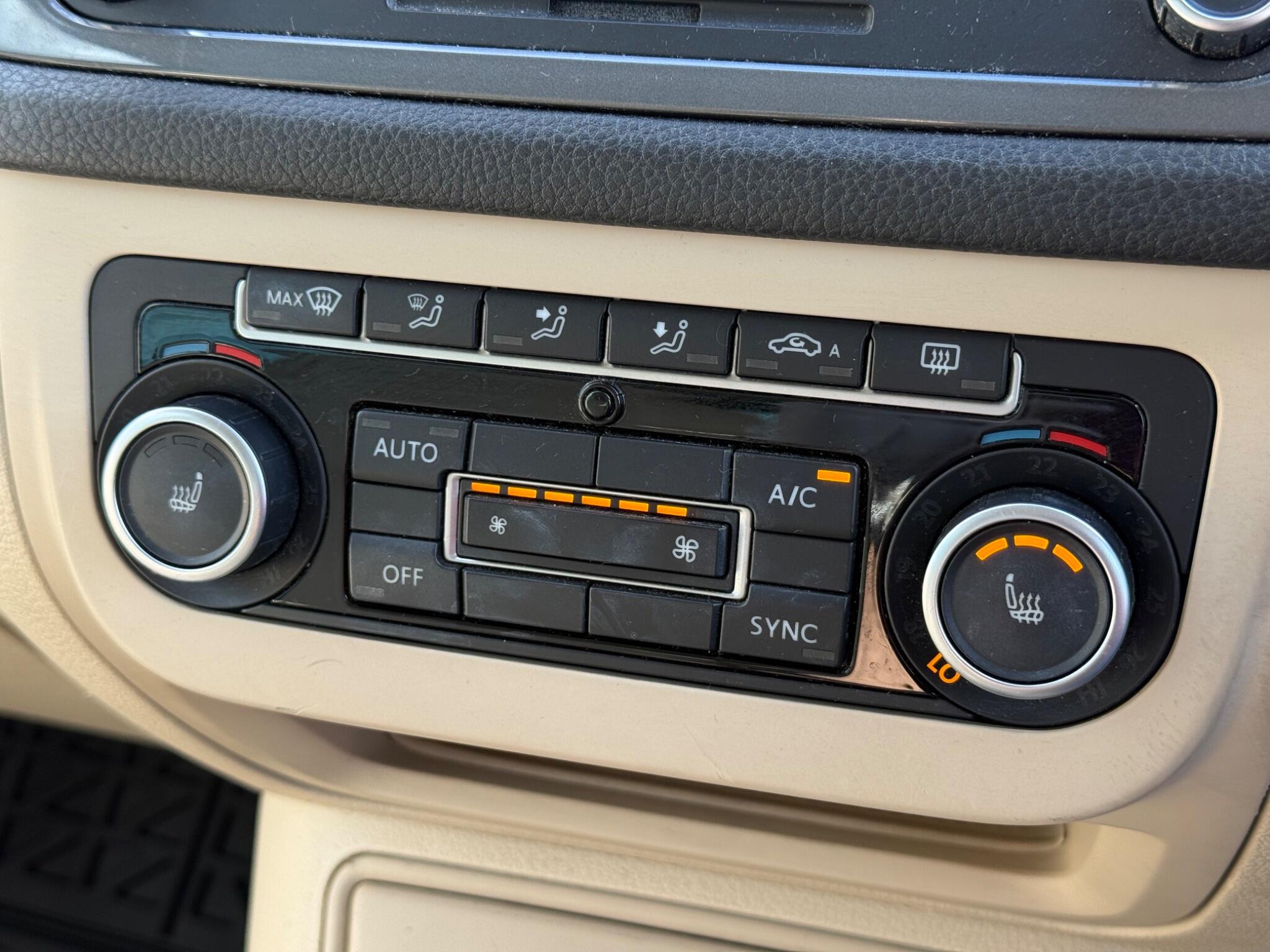 Volkswagen Tiguan 2.0 TDI BlueMotion Tech SE 4WD Euro 5 (s/s) 5dr — photo 32 of 100