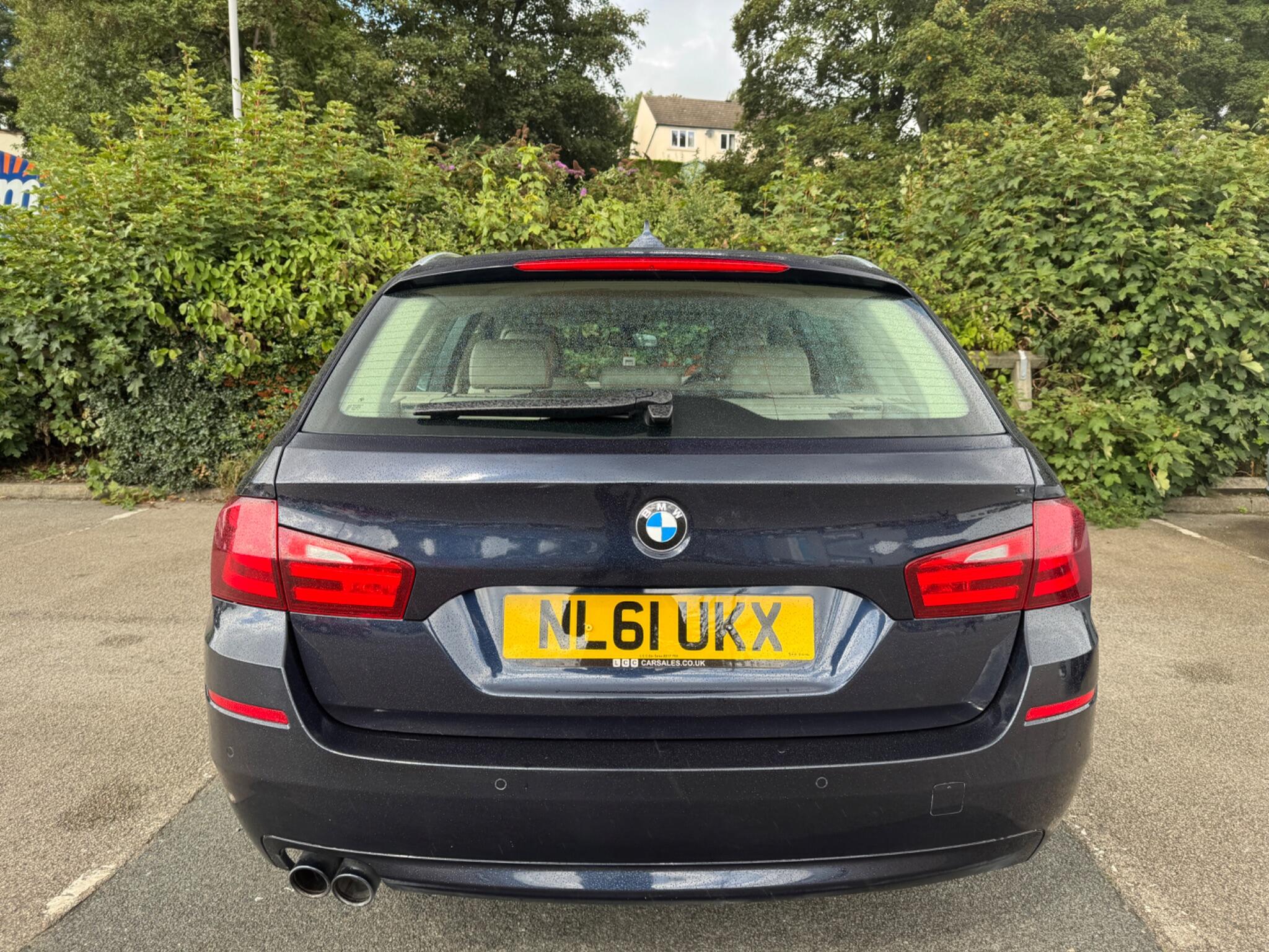 BMW 5 Series view 8