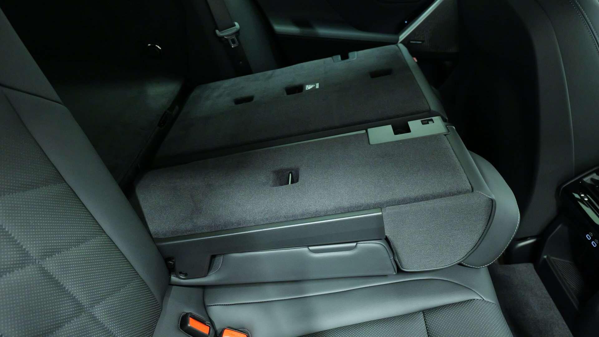 BMW 5 Series view 30