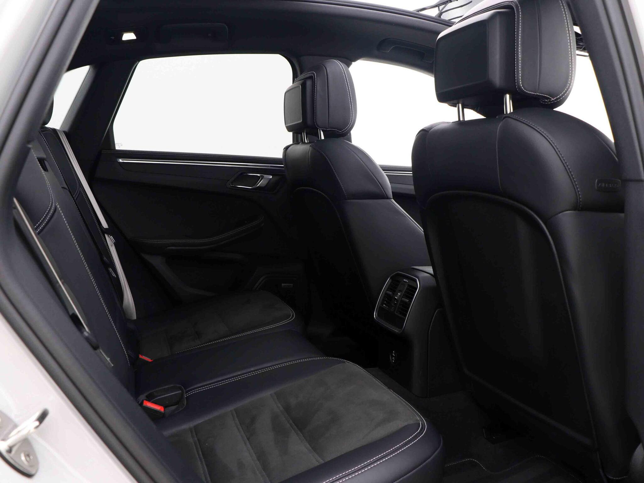 Porsche Macan view 36