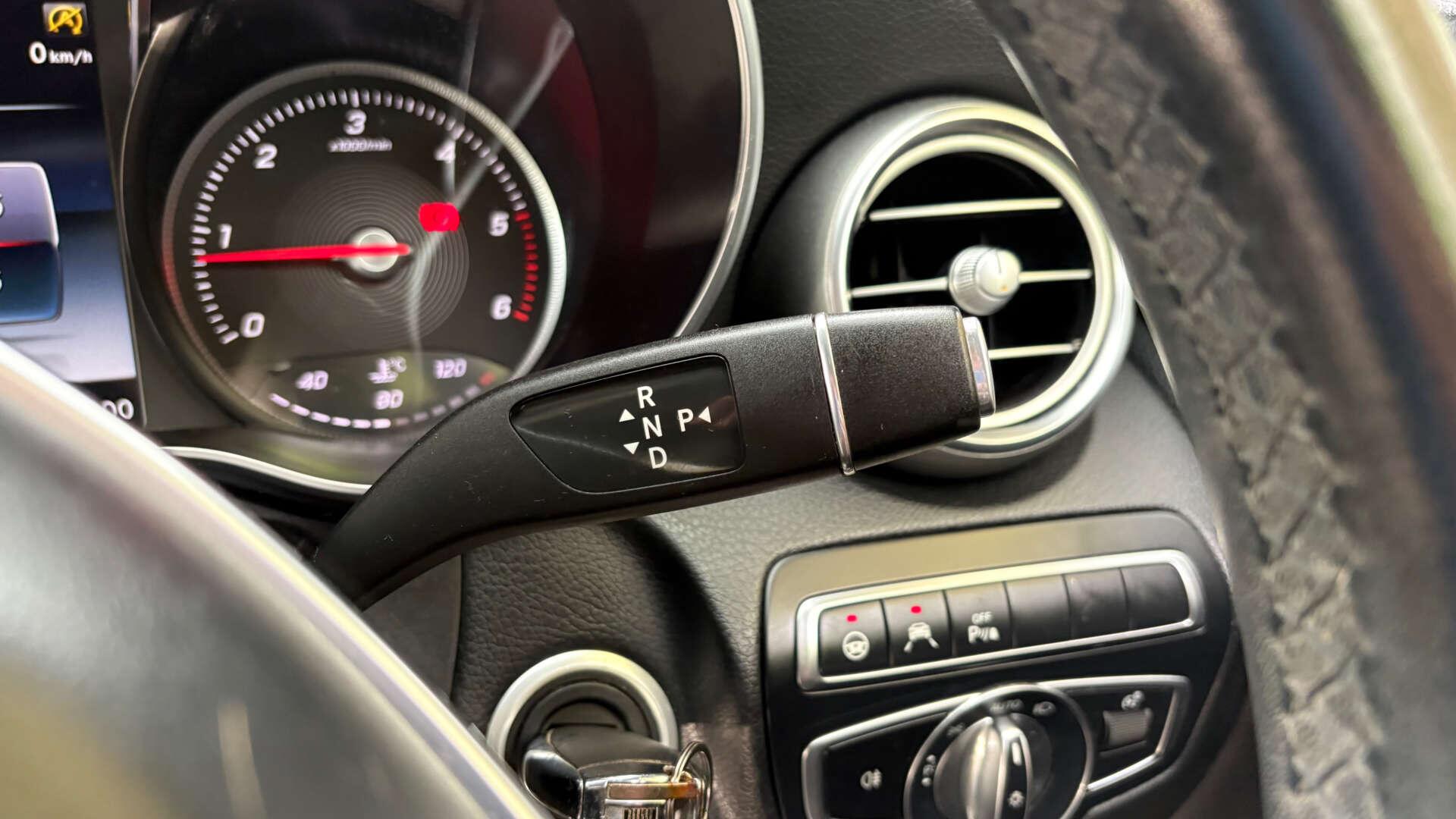 Mercedes-Benz C-Class view 19