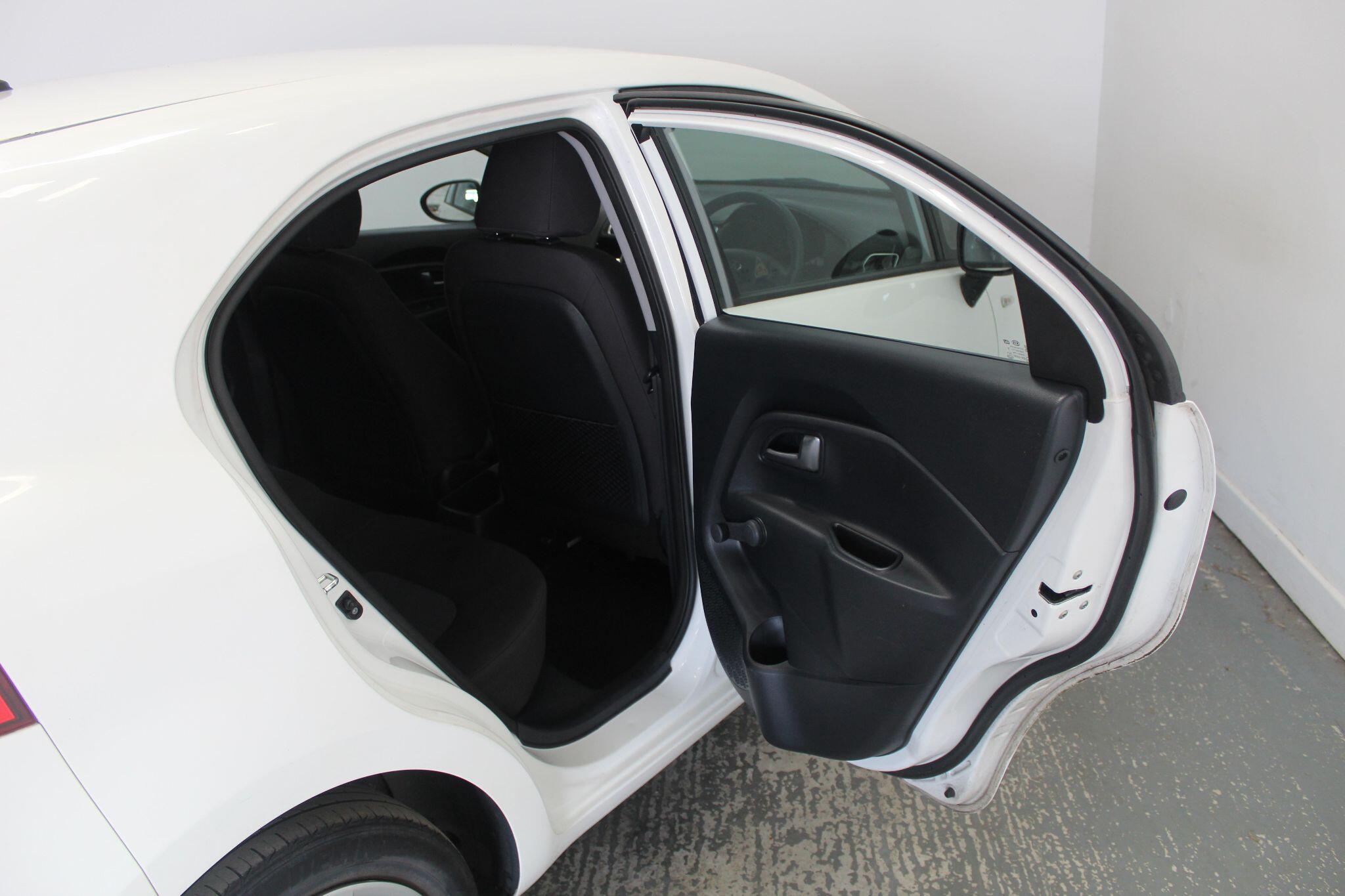 Kia Rio view 23