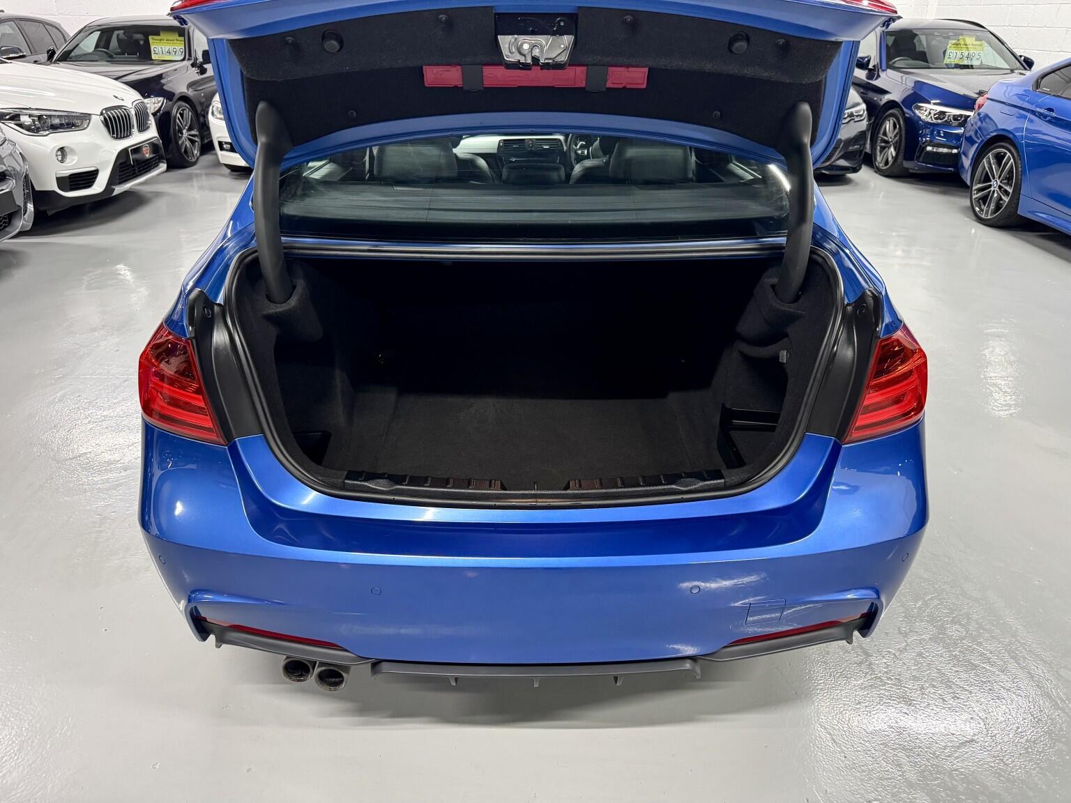 BMW 3 Series view 31
