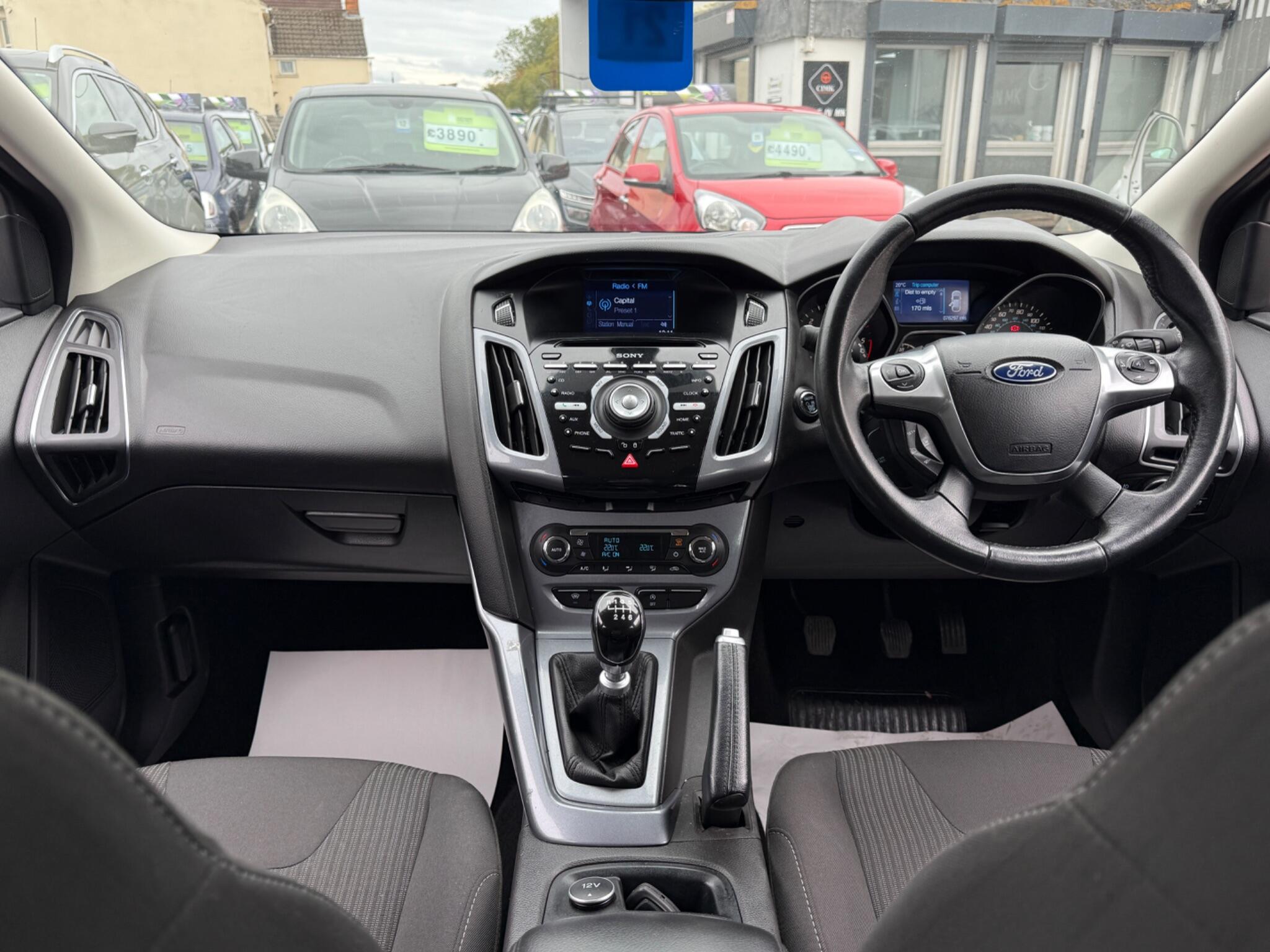 Ford Focus - Image 50