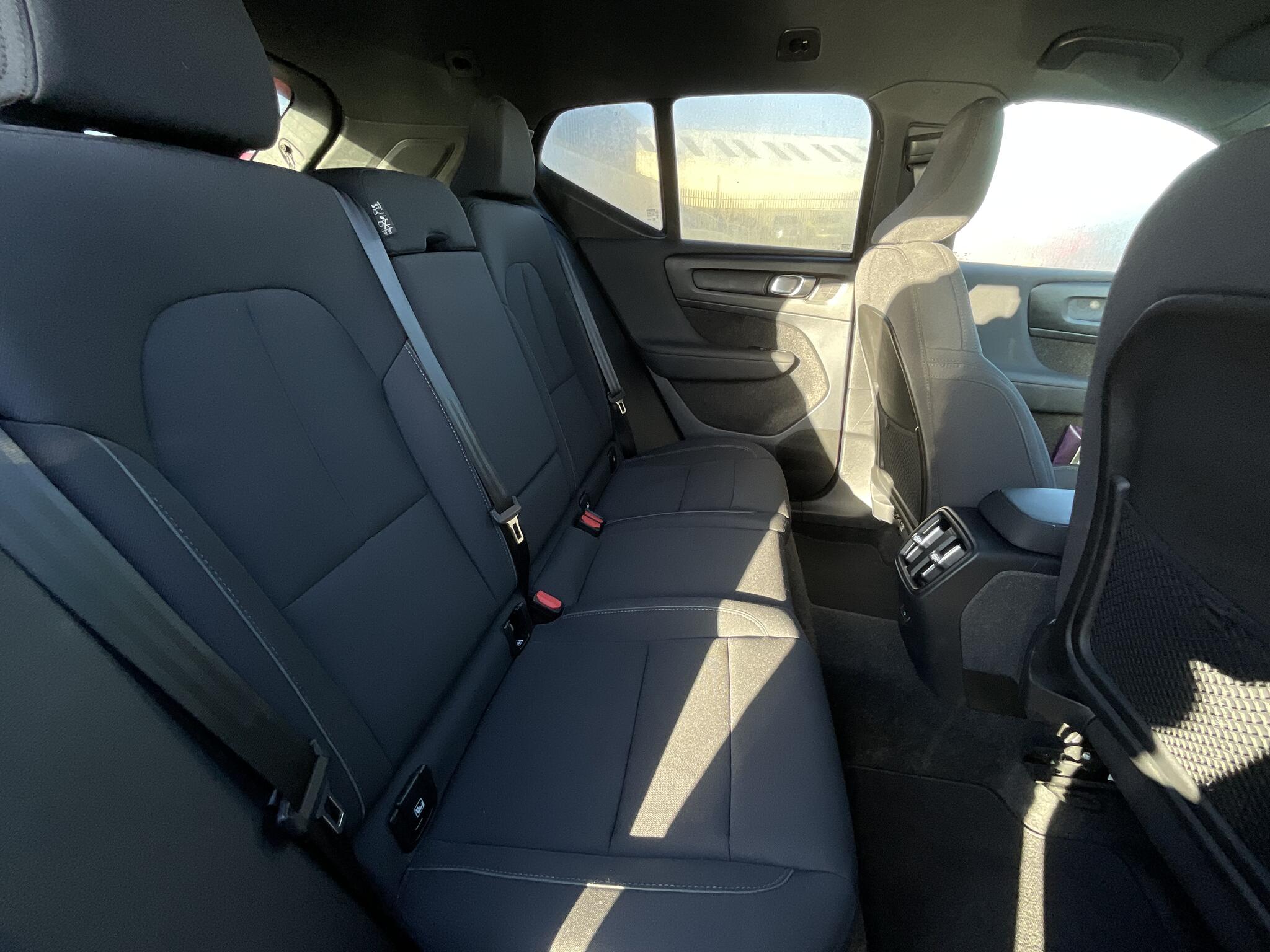 Volvo XC40 view 11