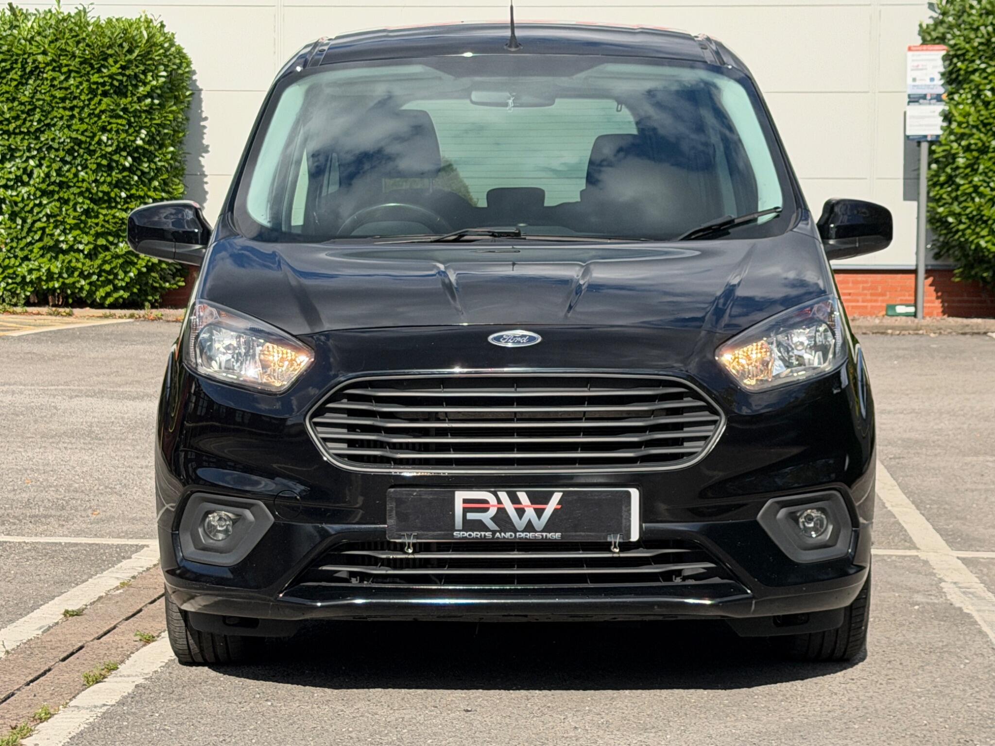 Ford Tourneo Courier view 15
