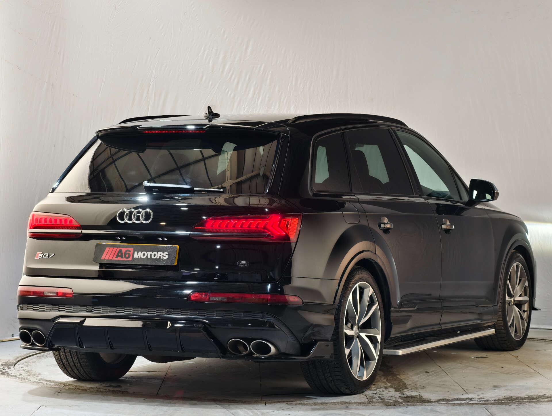 Audi SQ7 view 14
