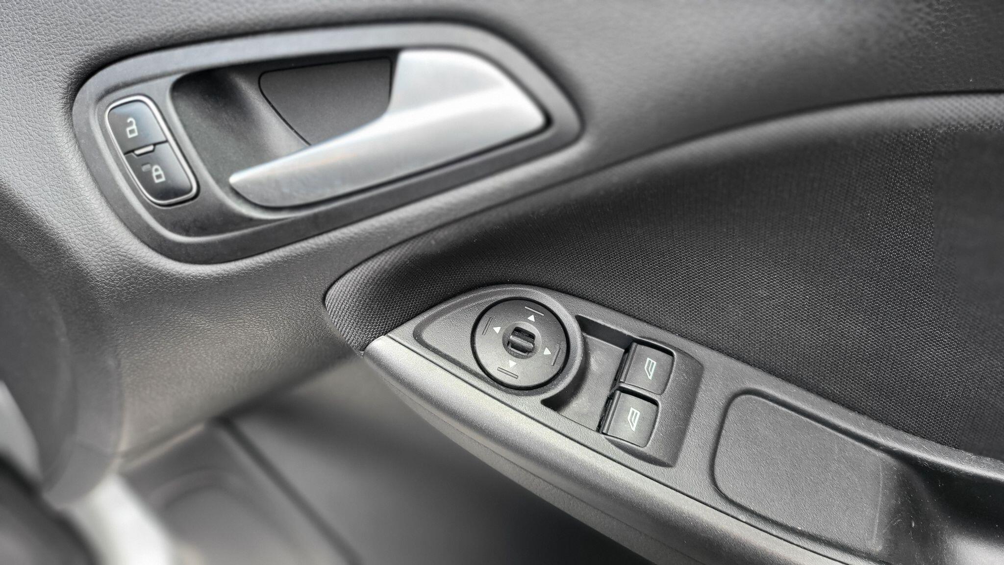 Ford Focus view 34