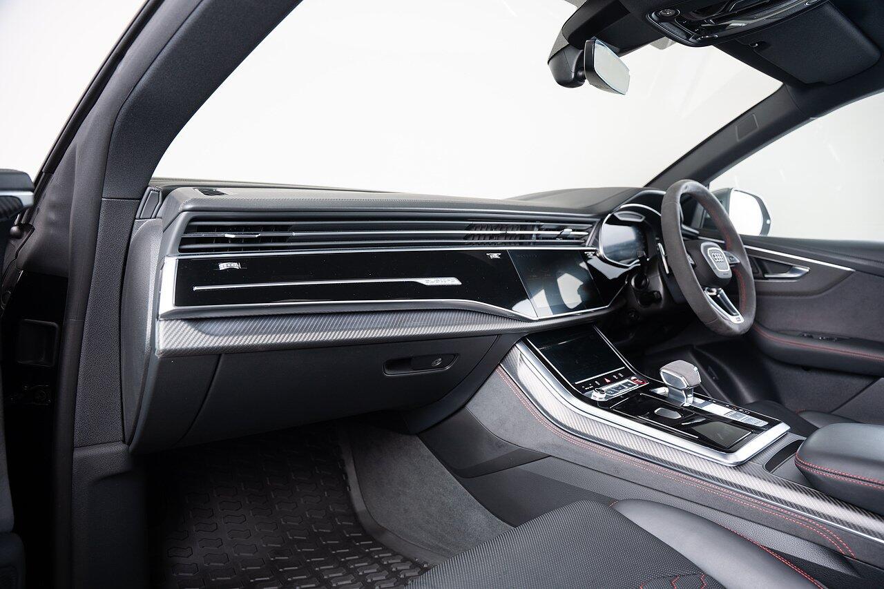 Audi RS Q8 view 20