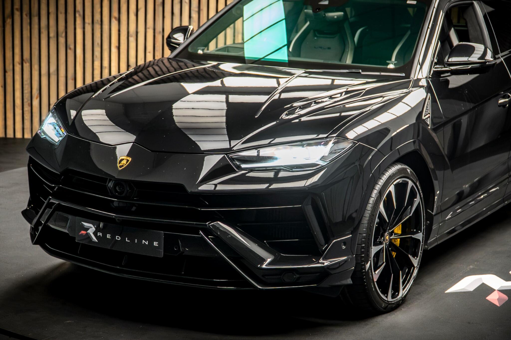 Lamborghini Urus view 15