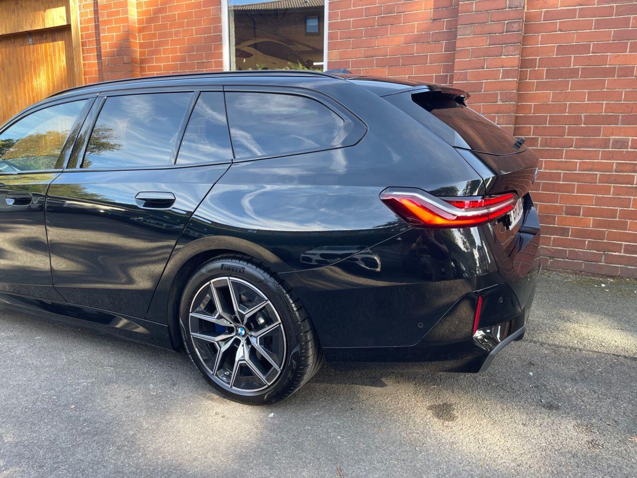 BMW 5 Series view 9