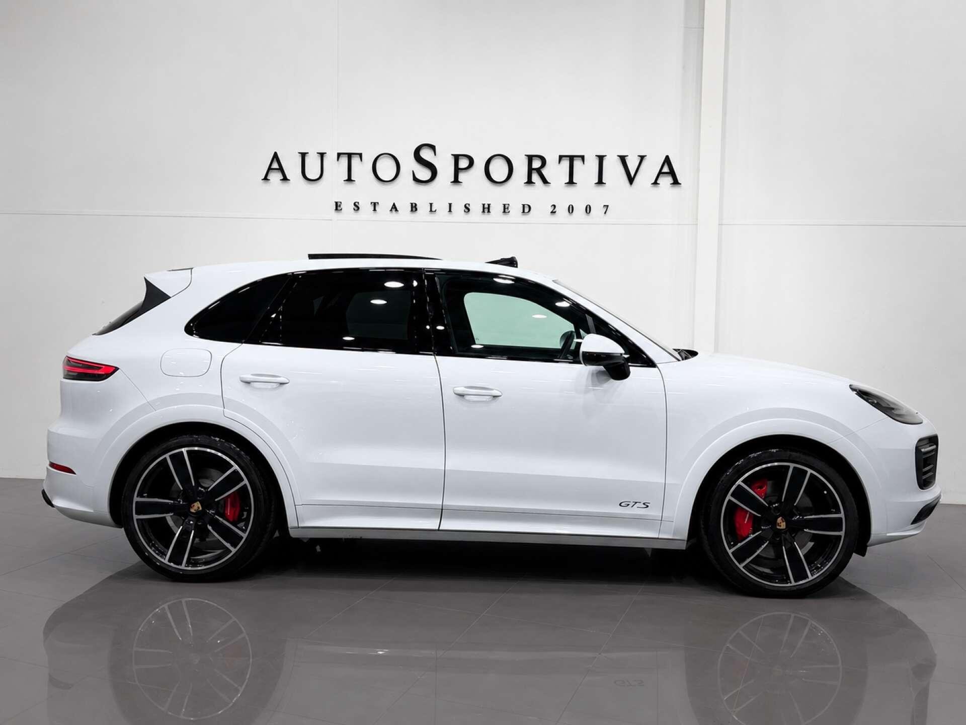 Porsche Cayenne view 3