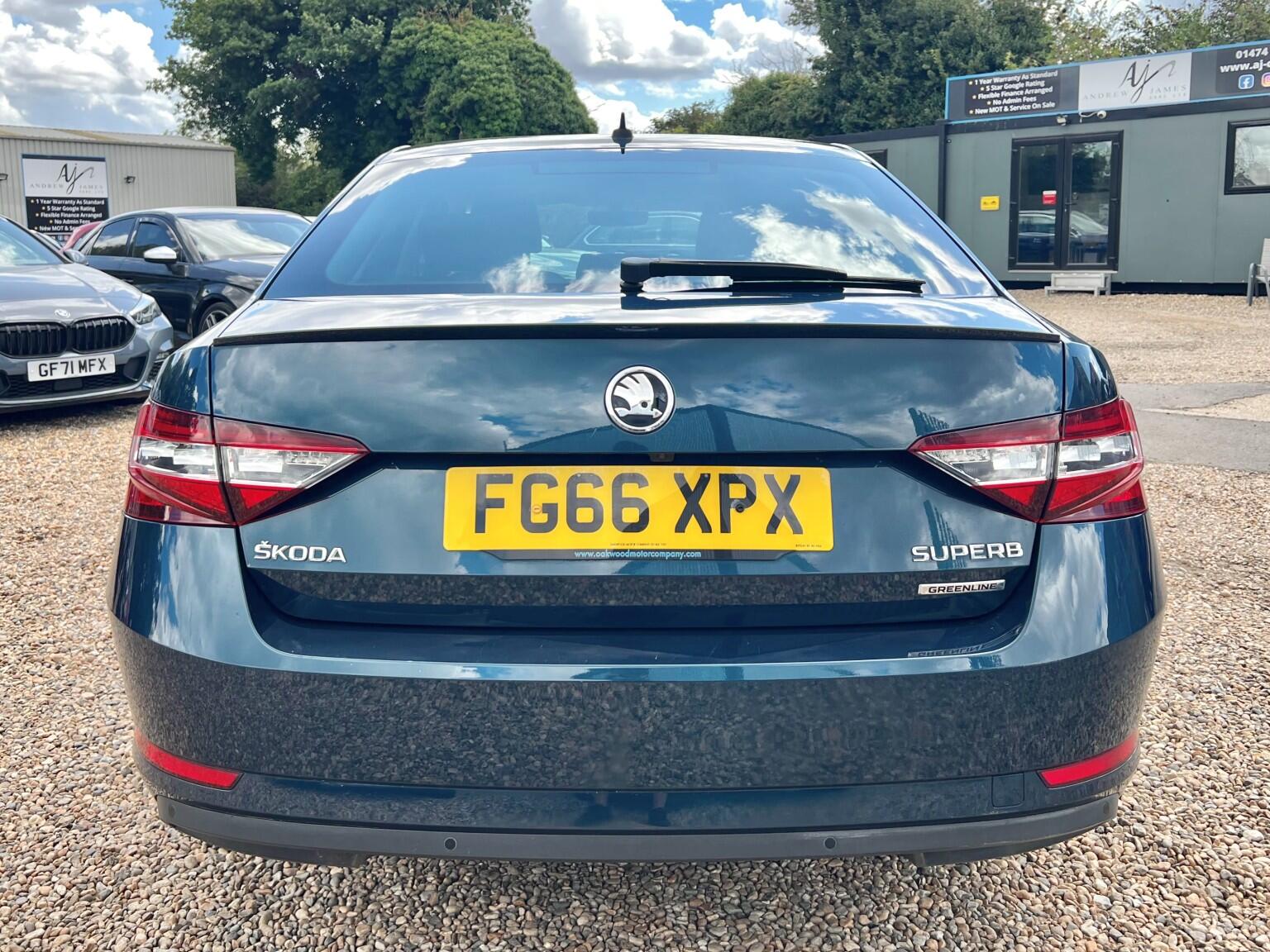 Skoda Superb view 5