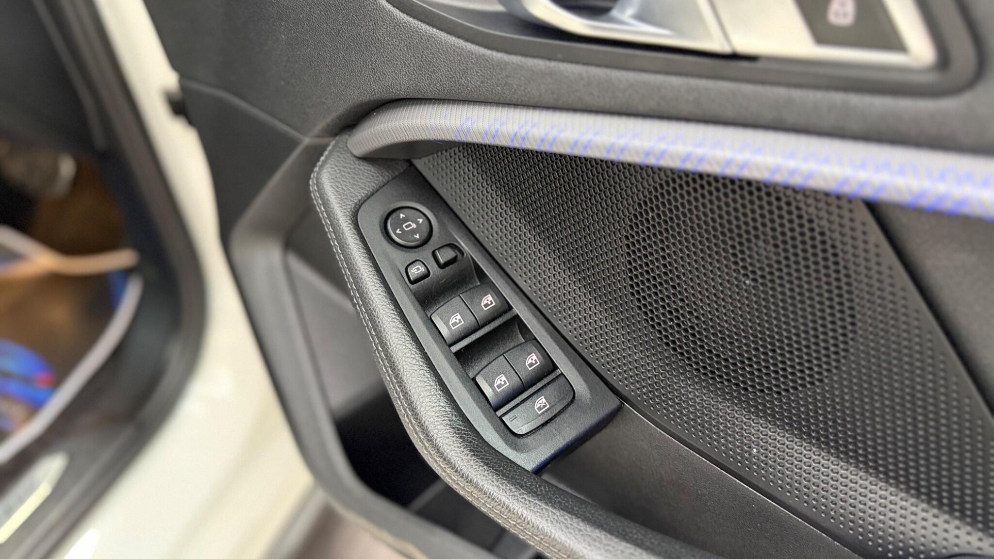 BMW 1 Series view 25