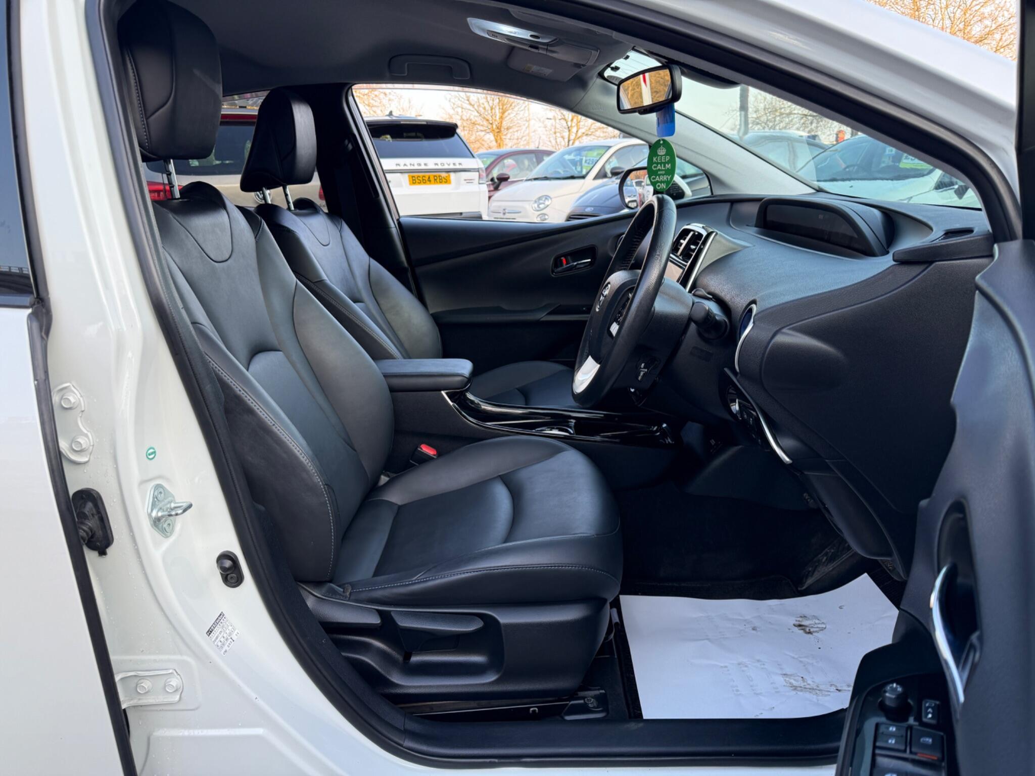 Toyota Prius - Image 33