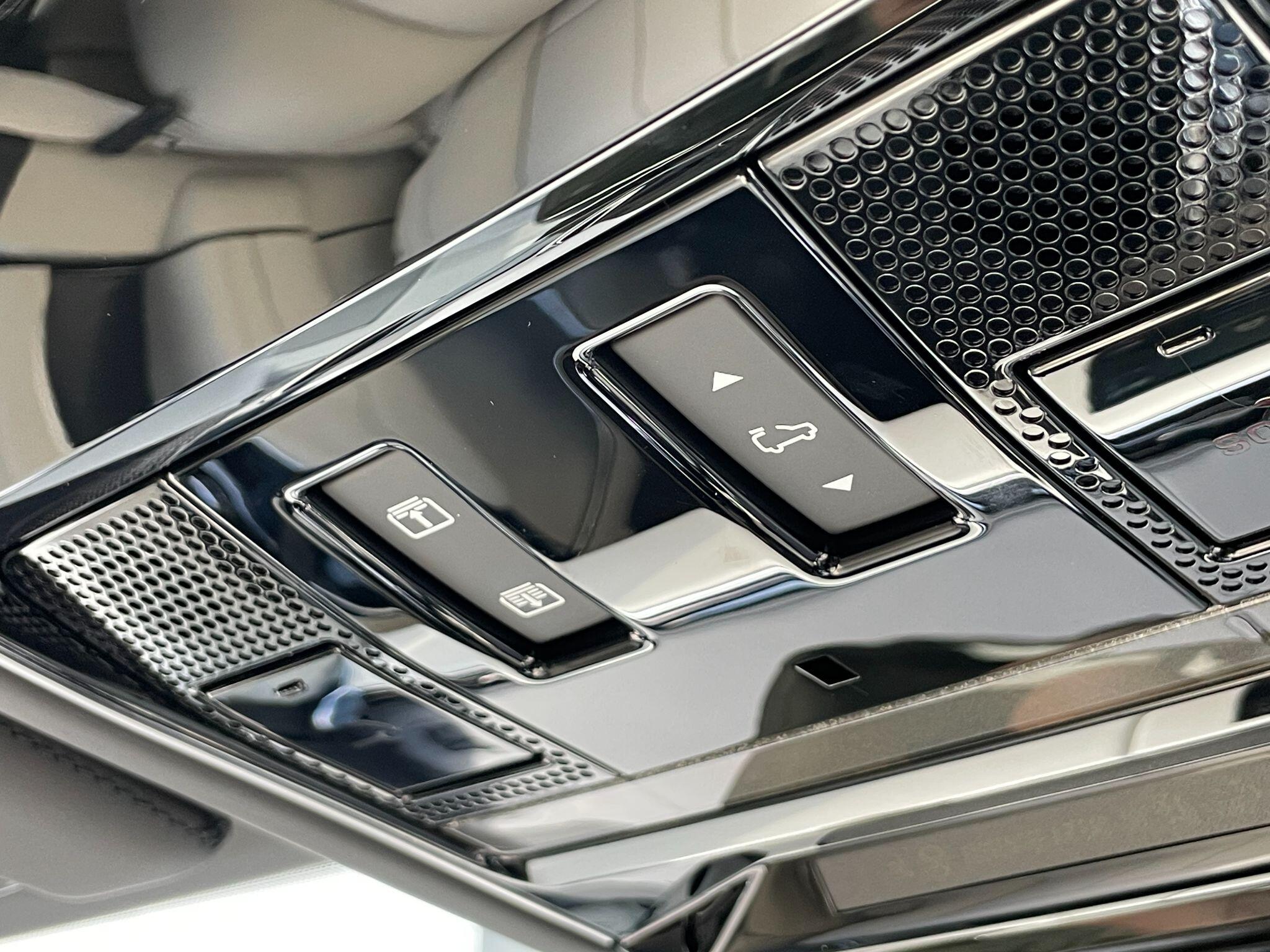 Land Rover Range Rover view 14