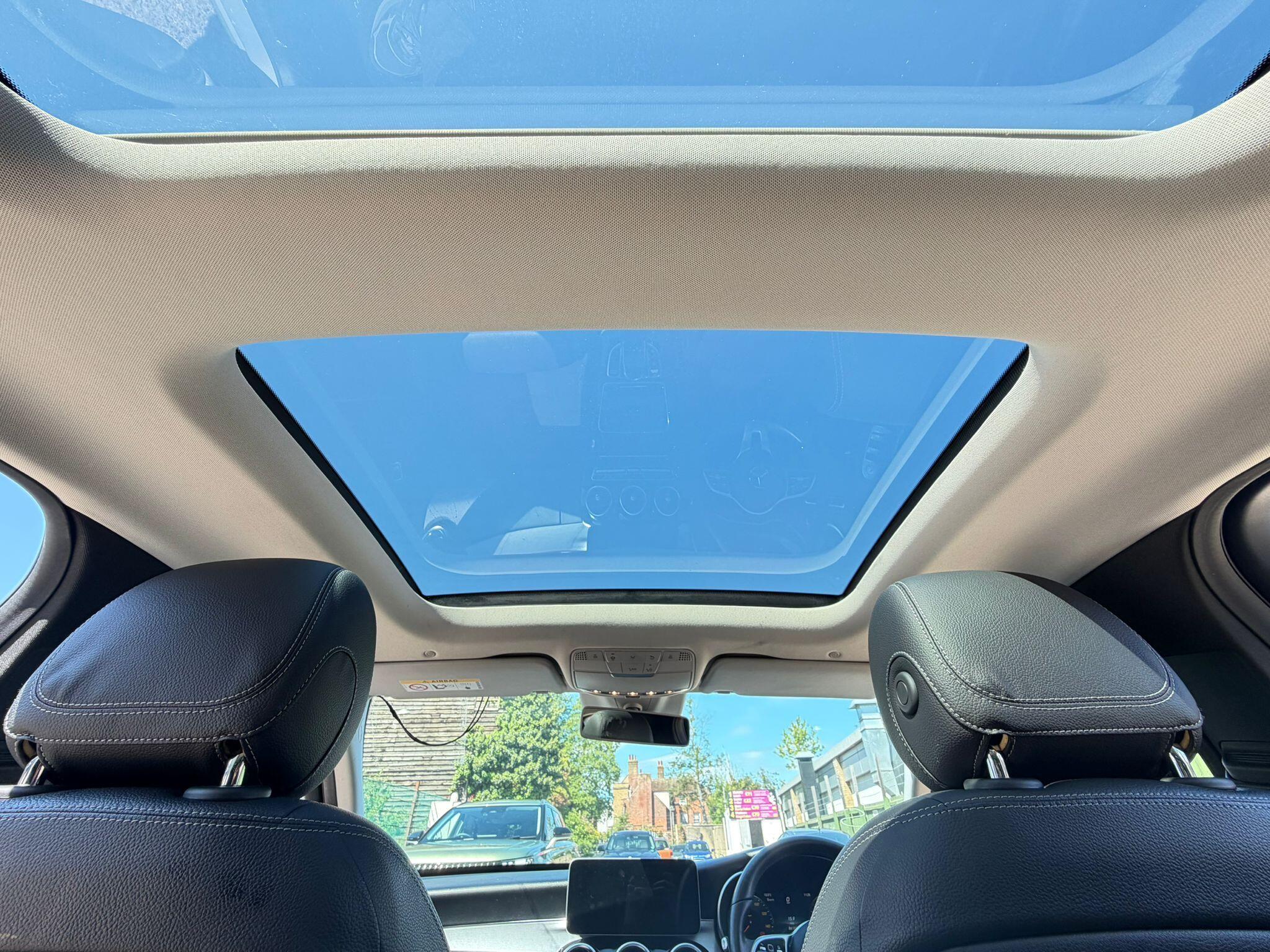 Mercedes-Benz C-Class view 23