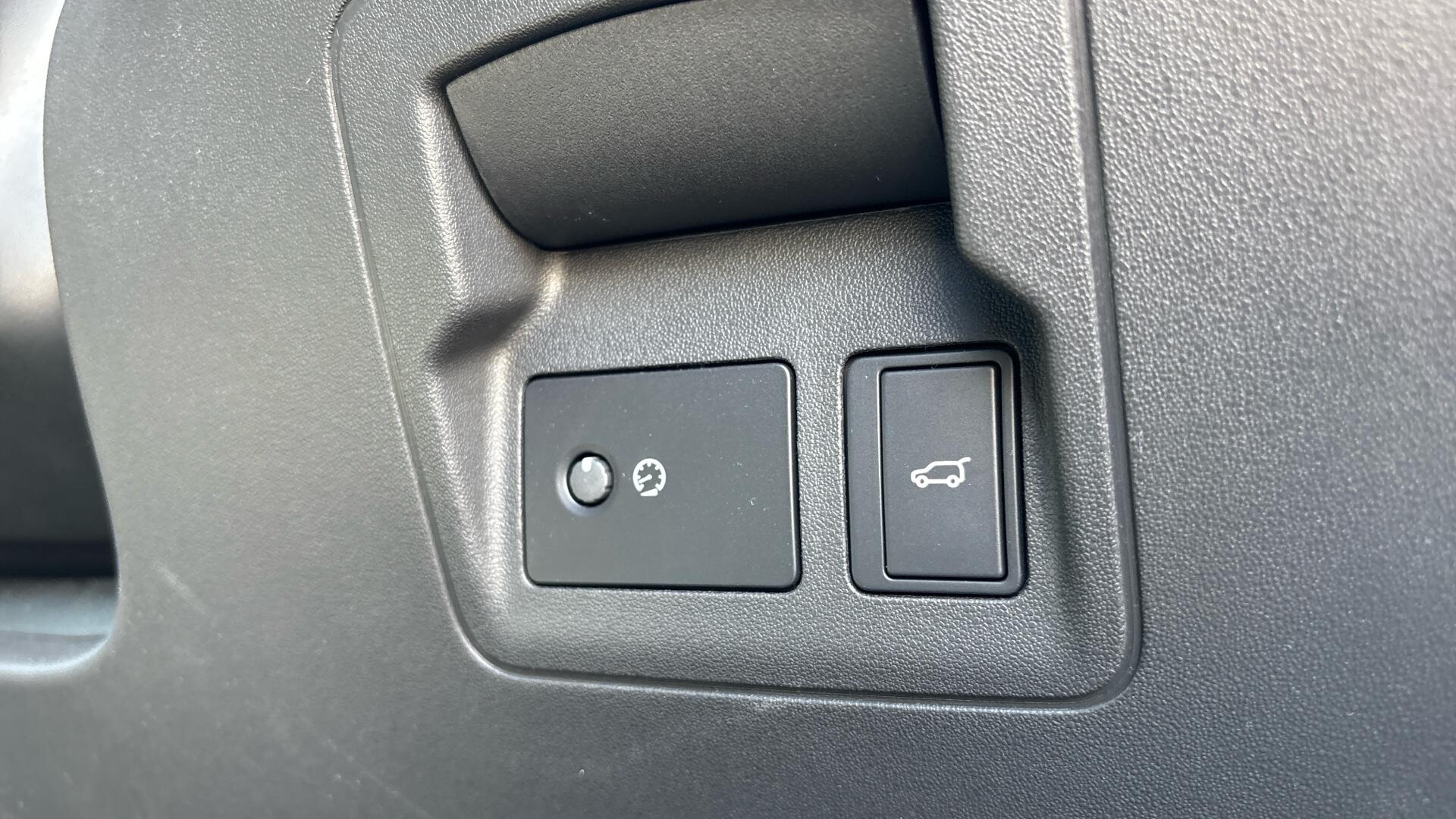 Land Rover Range Rover Velar view 36
