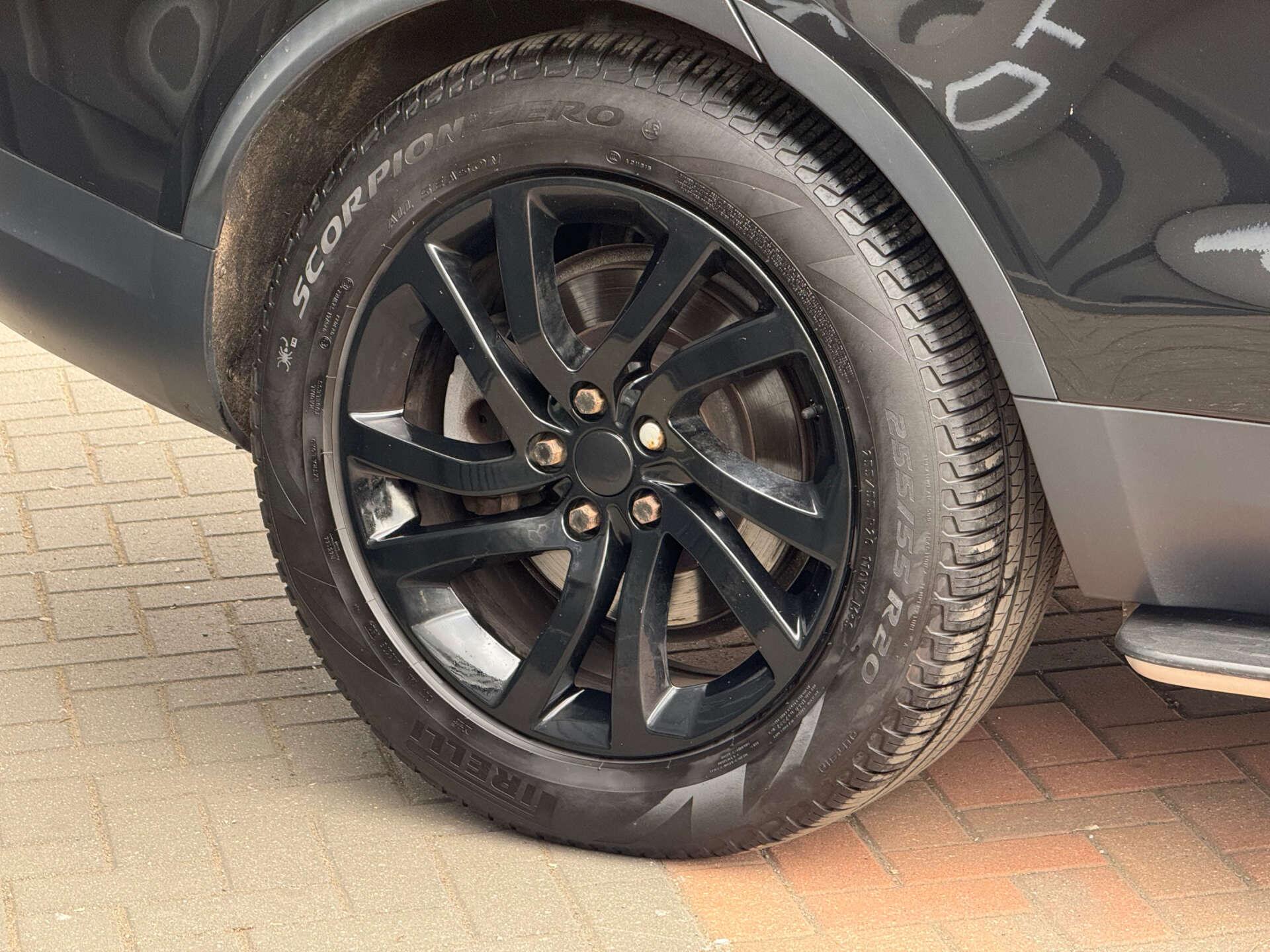 Land Rover Discovery view 19