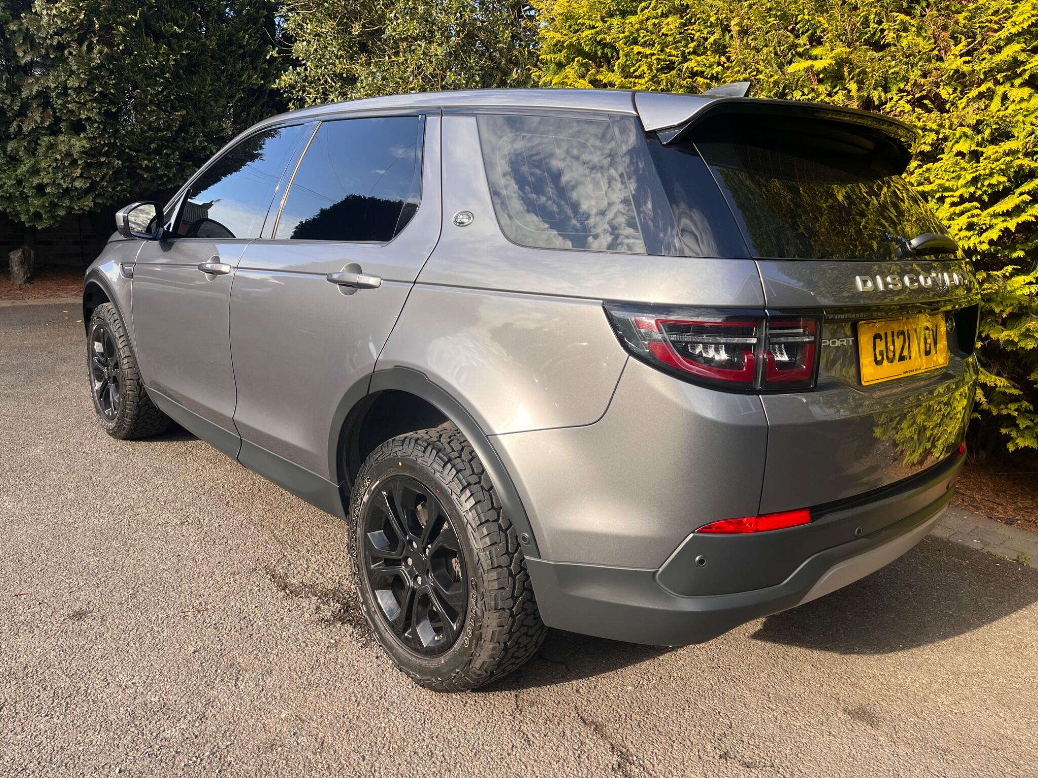 Land Rover Discovery Sport view 11