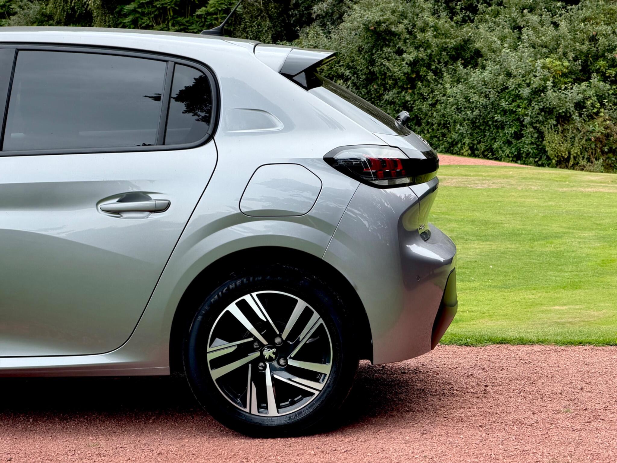Peugeot 208 view 20