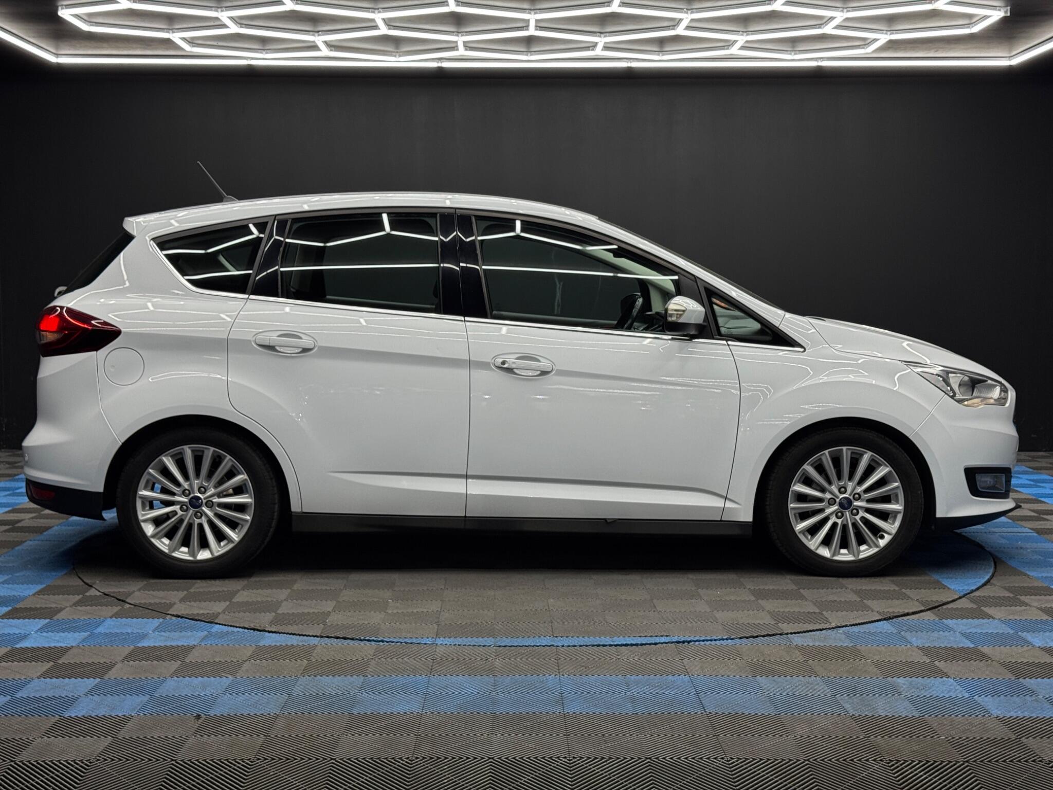 Ford C-Max view 4