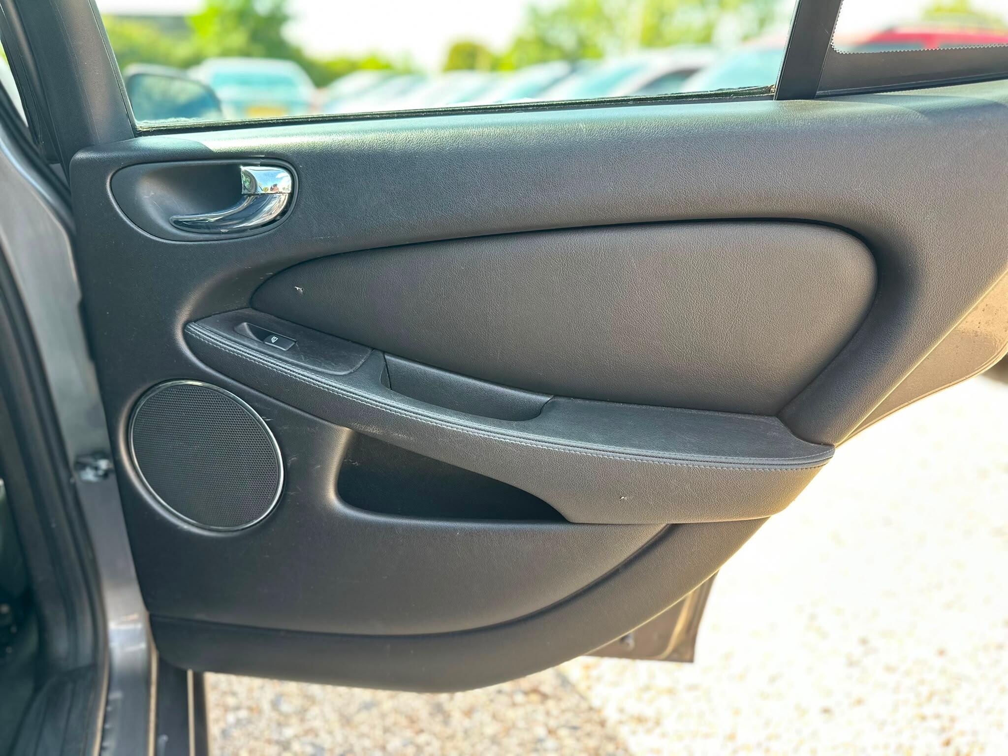 Jaguar X-Type view 49