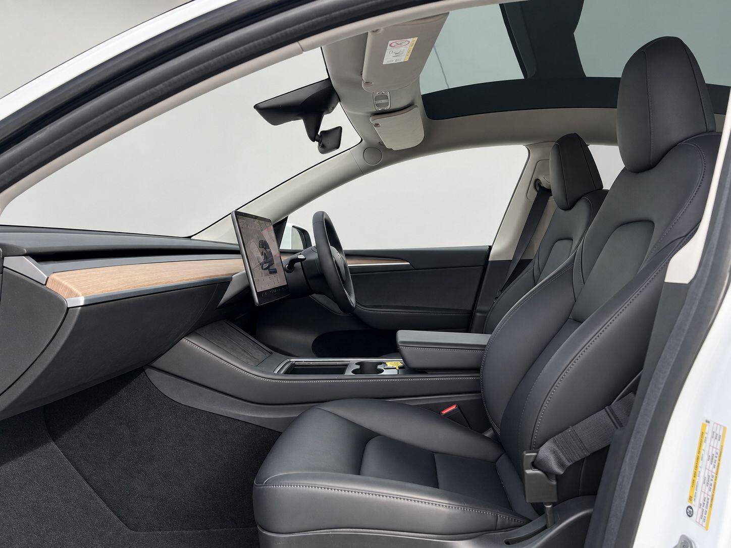Tesla Model Y view 26