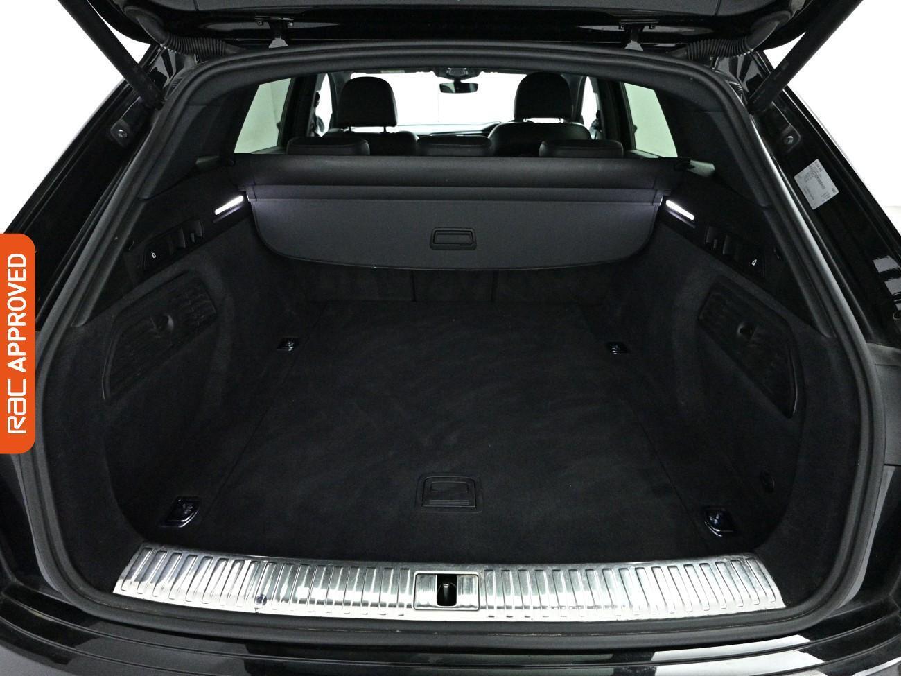 Audi E-Tron view 29