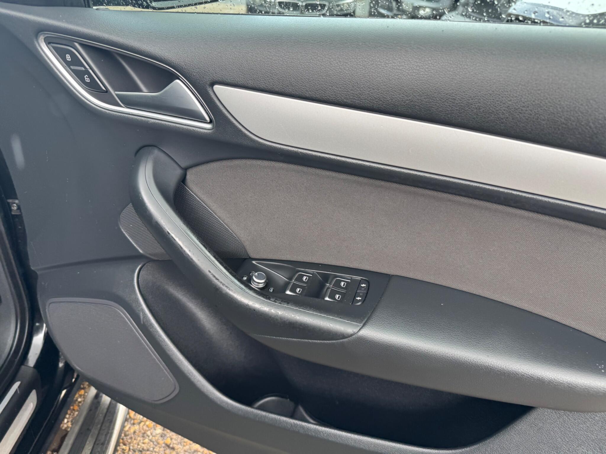 Audi Q3 view 38