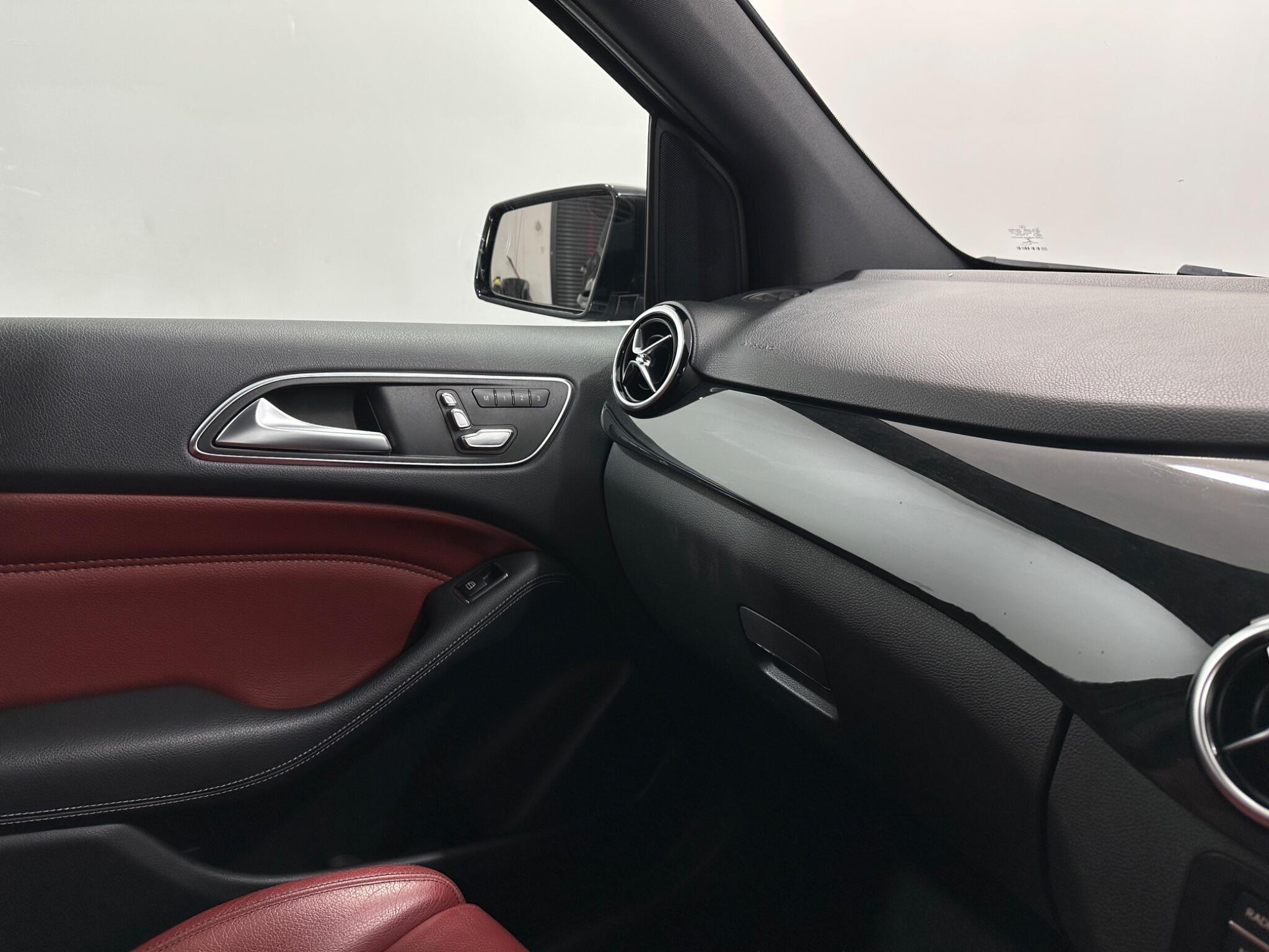 Mercedes-Benz B Class view 29