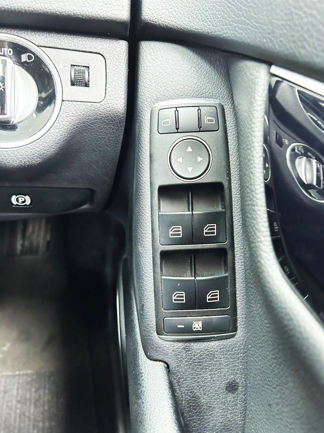Mercedes-Benz C-Class view 20
