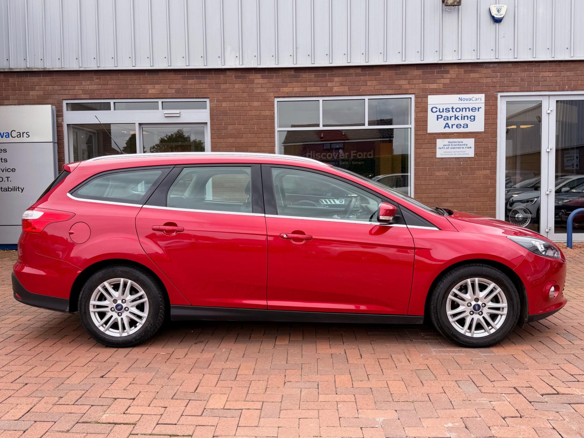 Ford Focus view 16