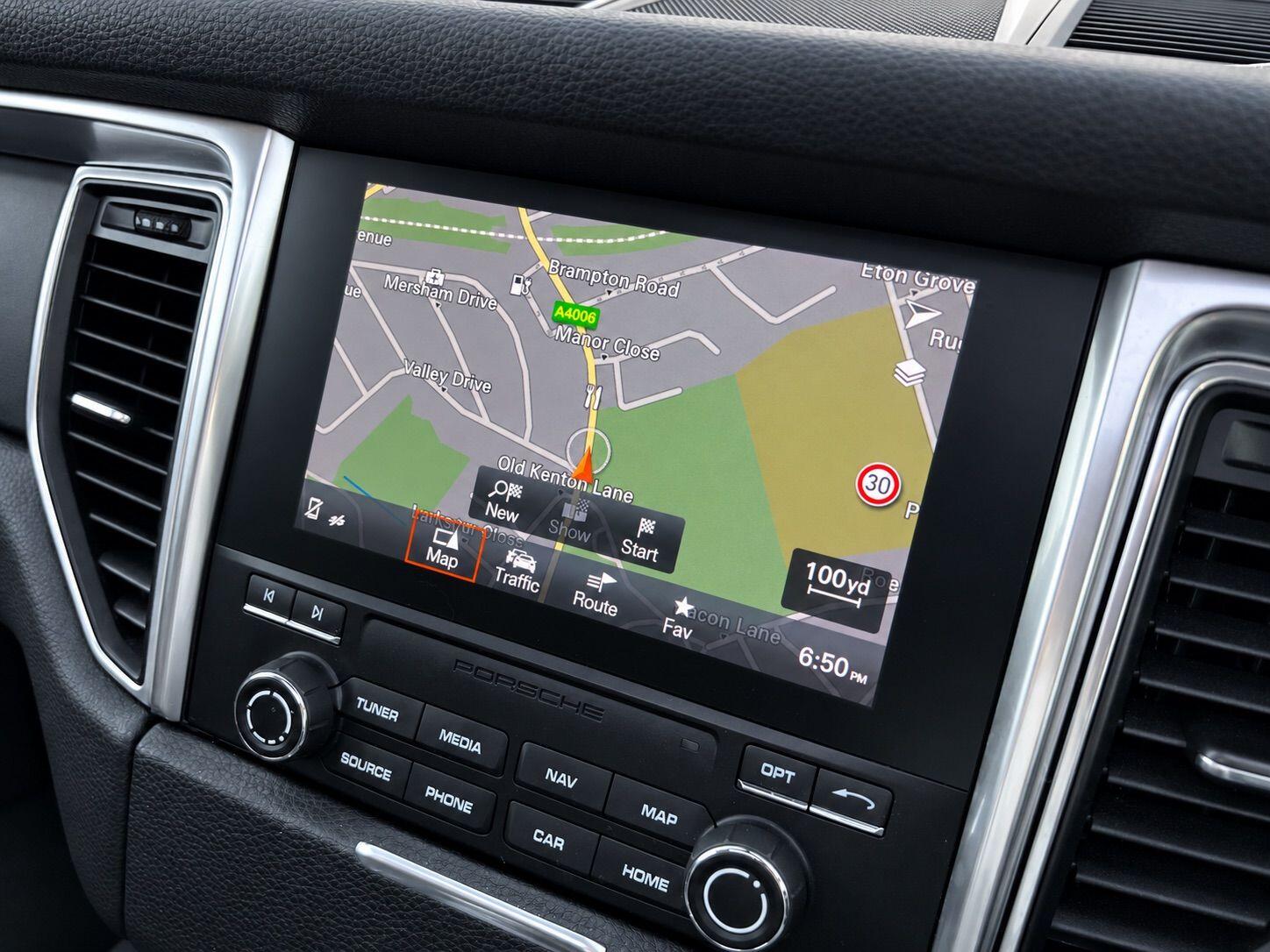 Porsche Macan view 23