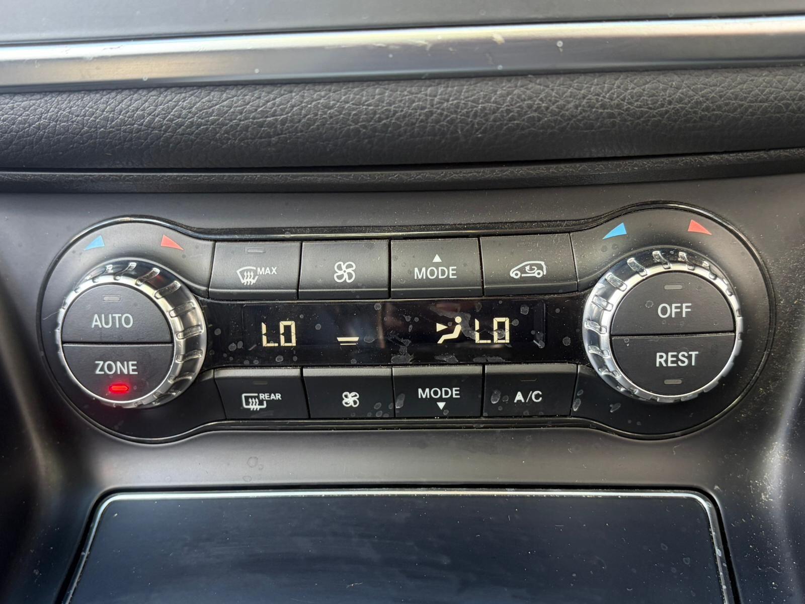 Mercedes-Benz Gla view 26