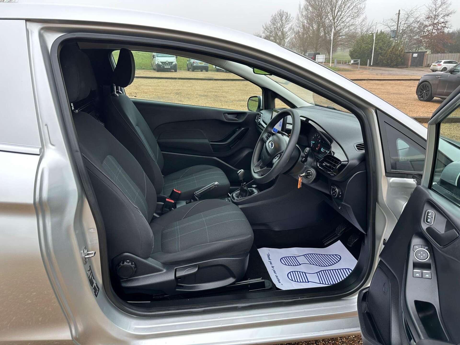 Ford Fiesta view 9