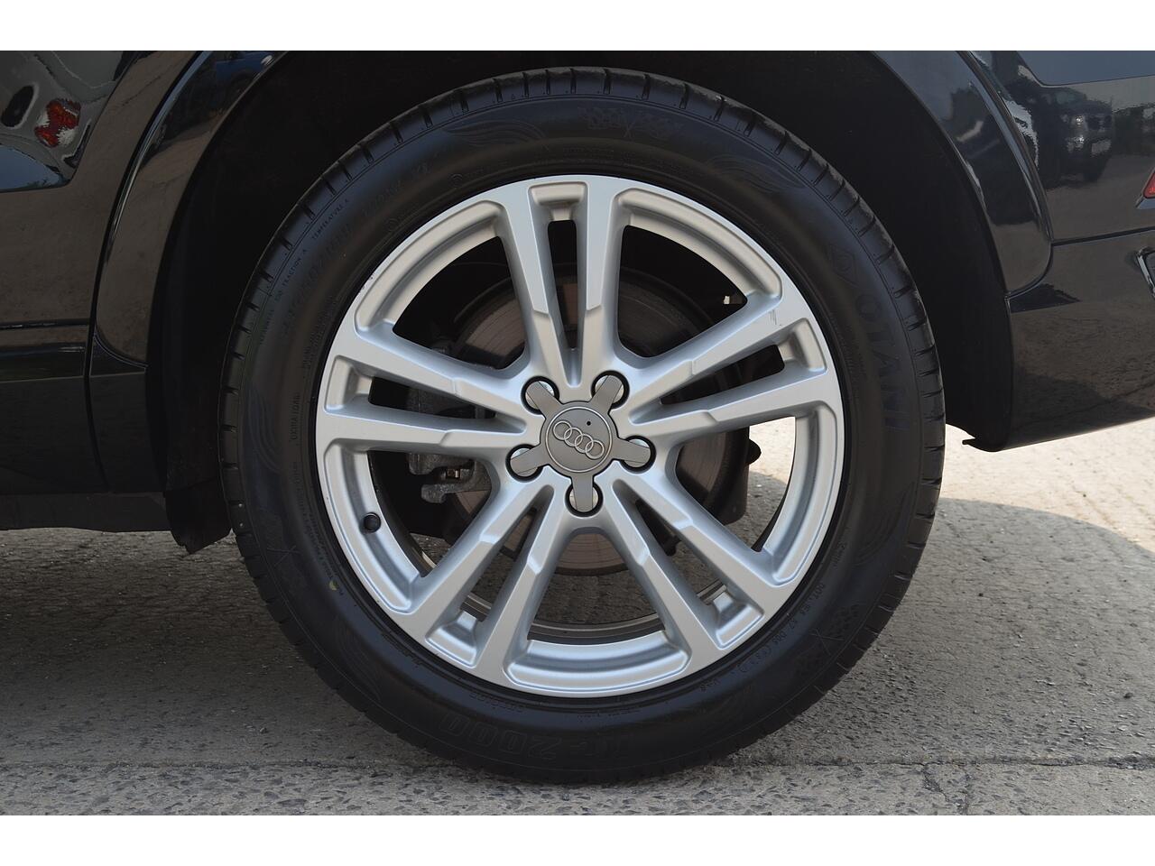 Audi Q3 view 43