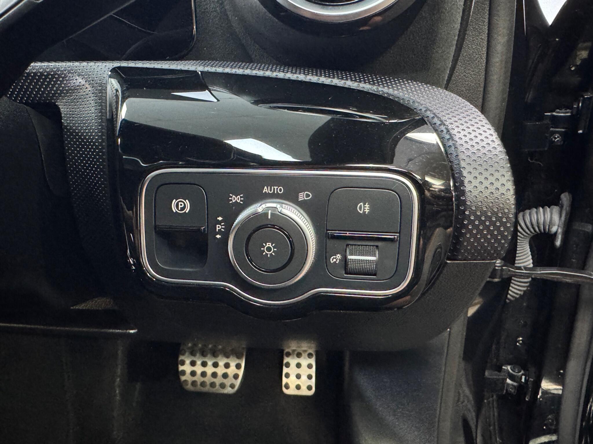Mercedes-Benz A-Class view 32