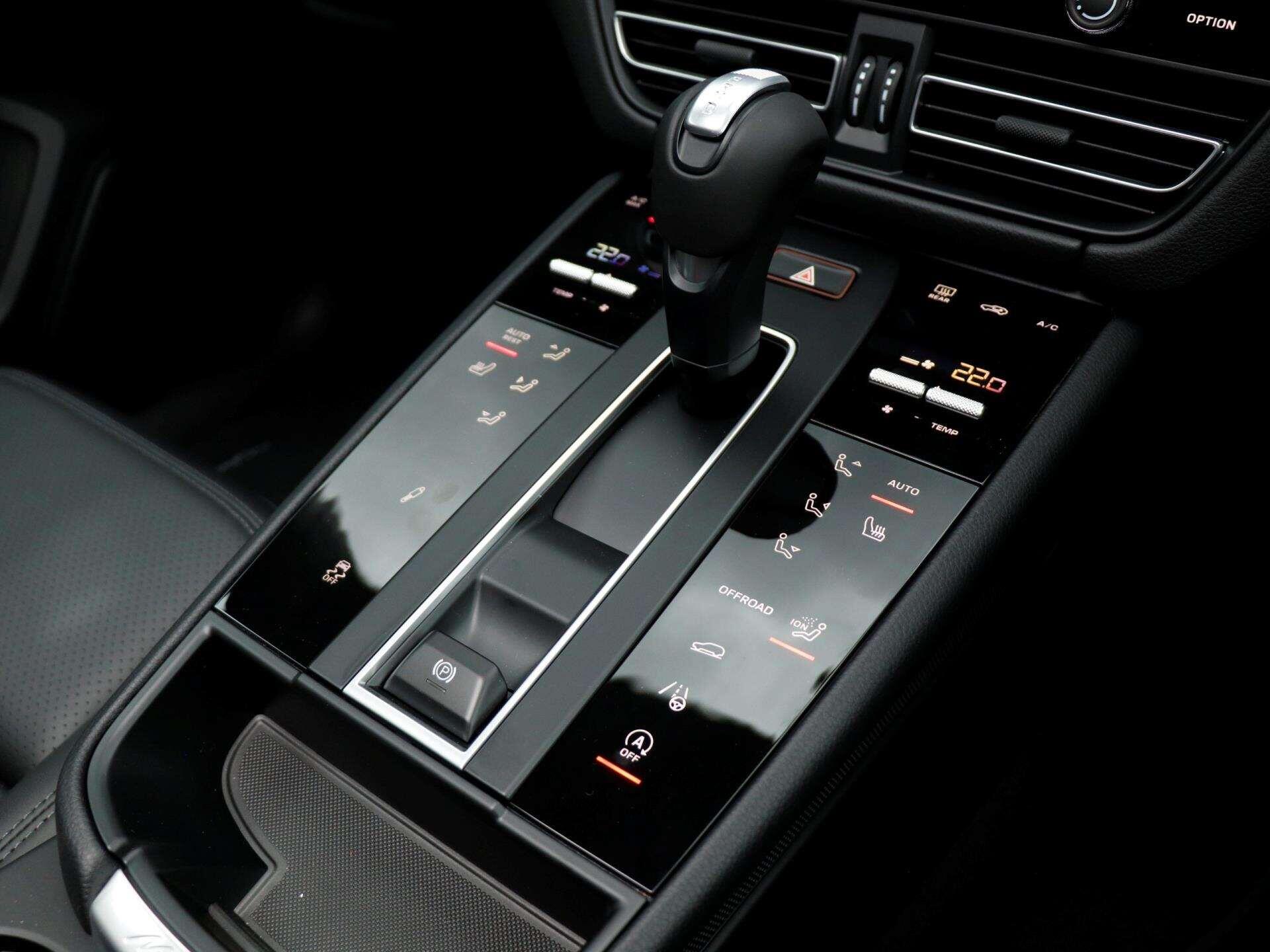 Porsche Macan view 19