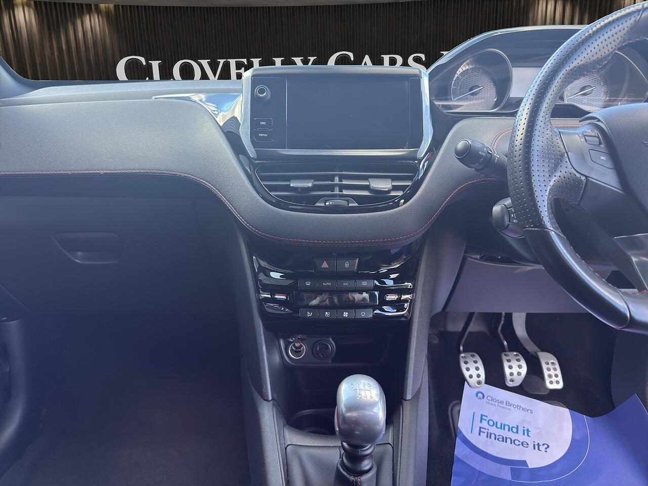 Peugeot 208 view 17
