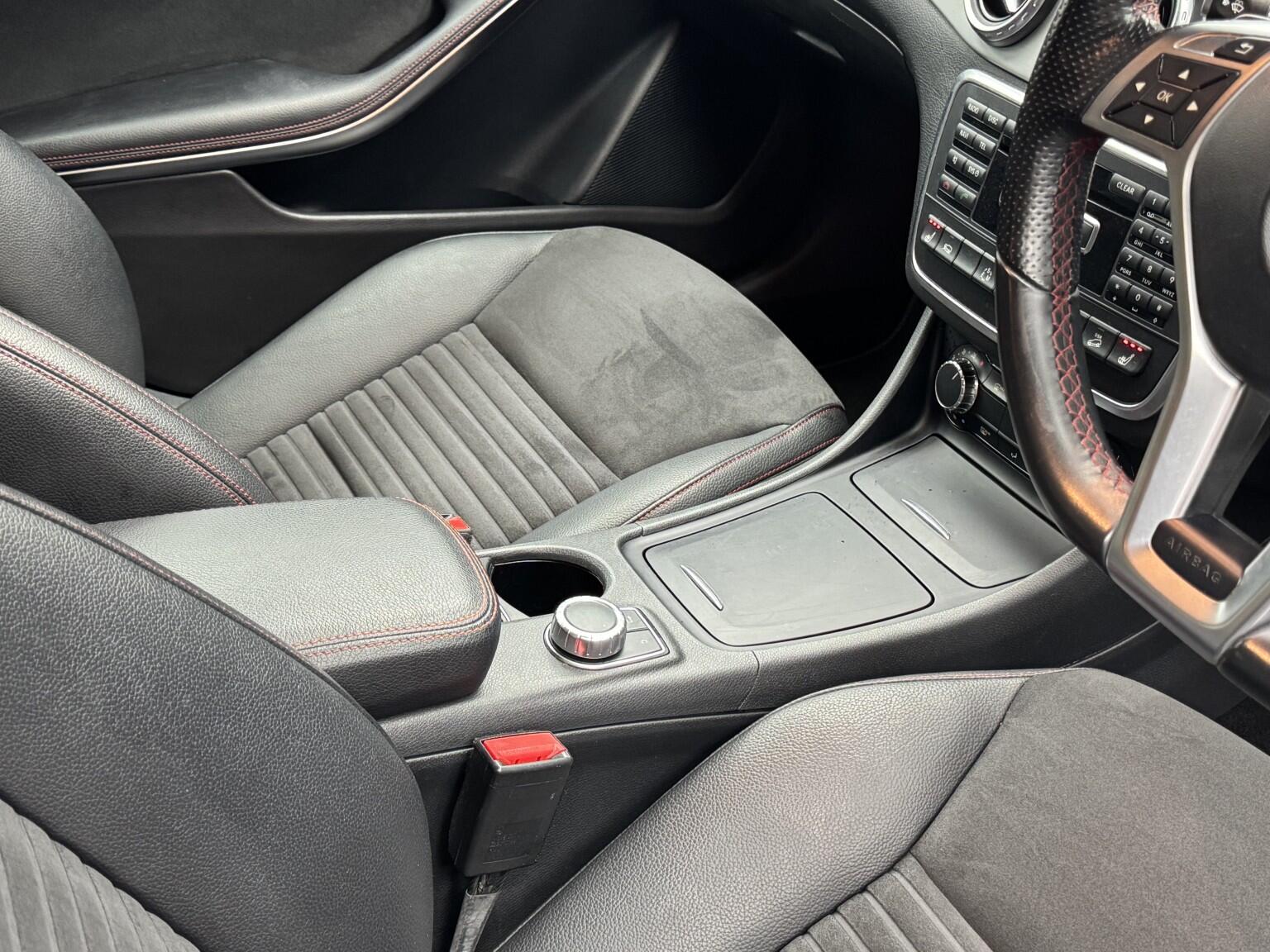 Mercedes-Benz GLA view 32