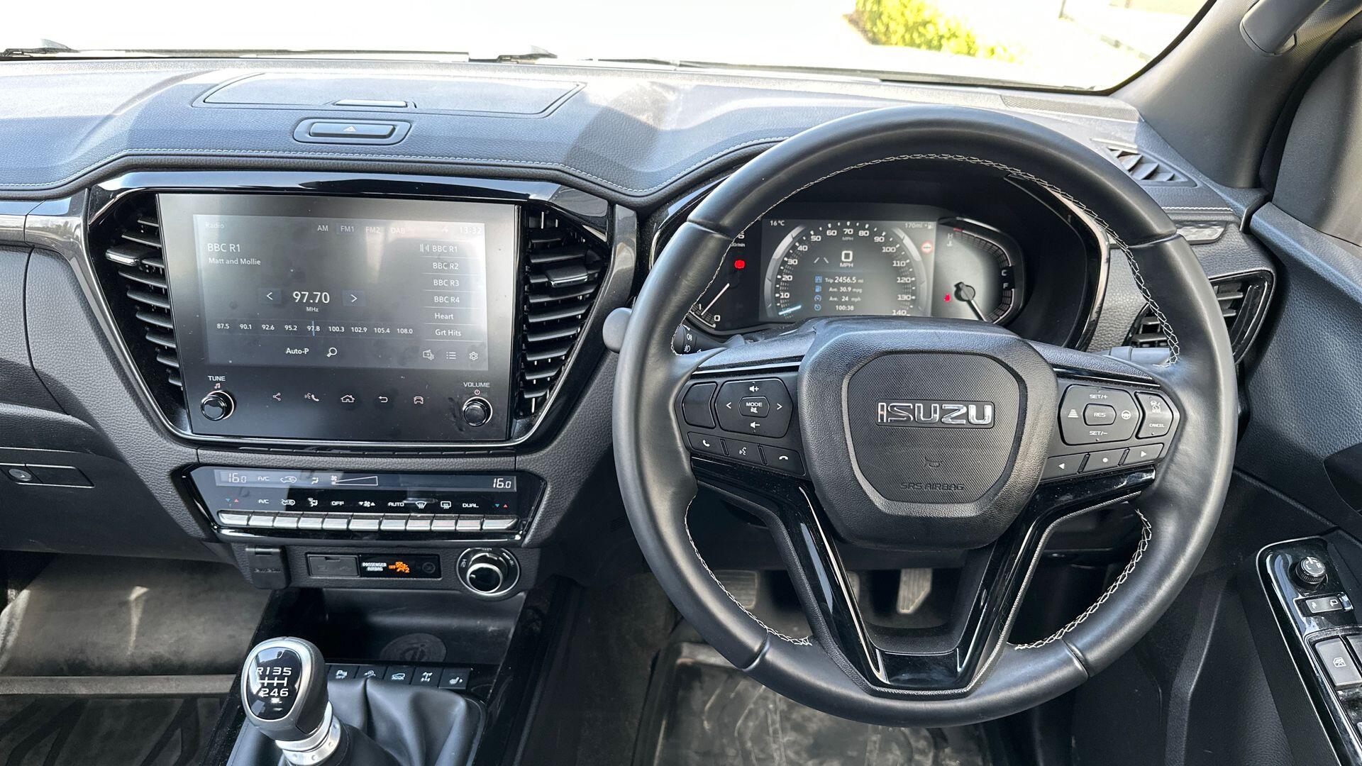 Isuzu D-Max view 14