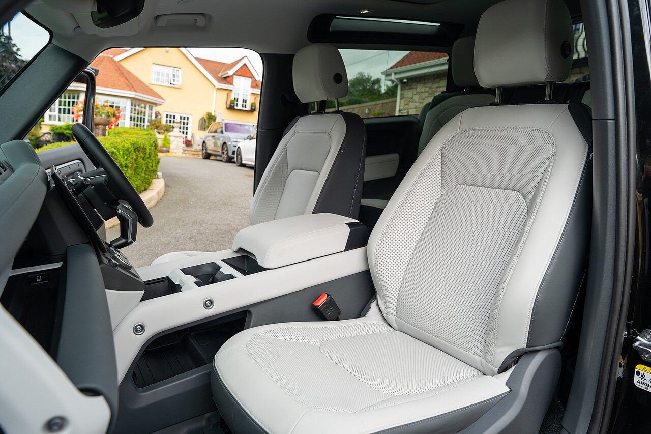 Land Rover Defender view 72
