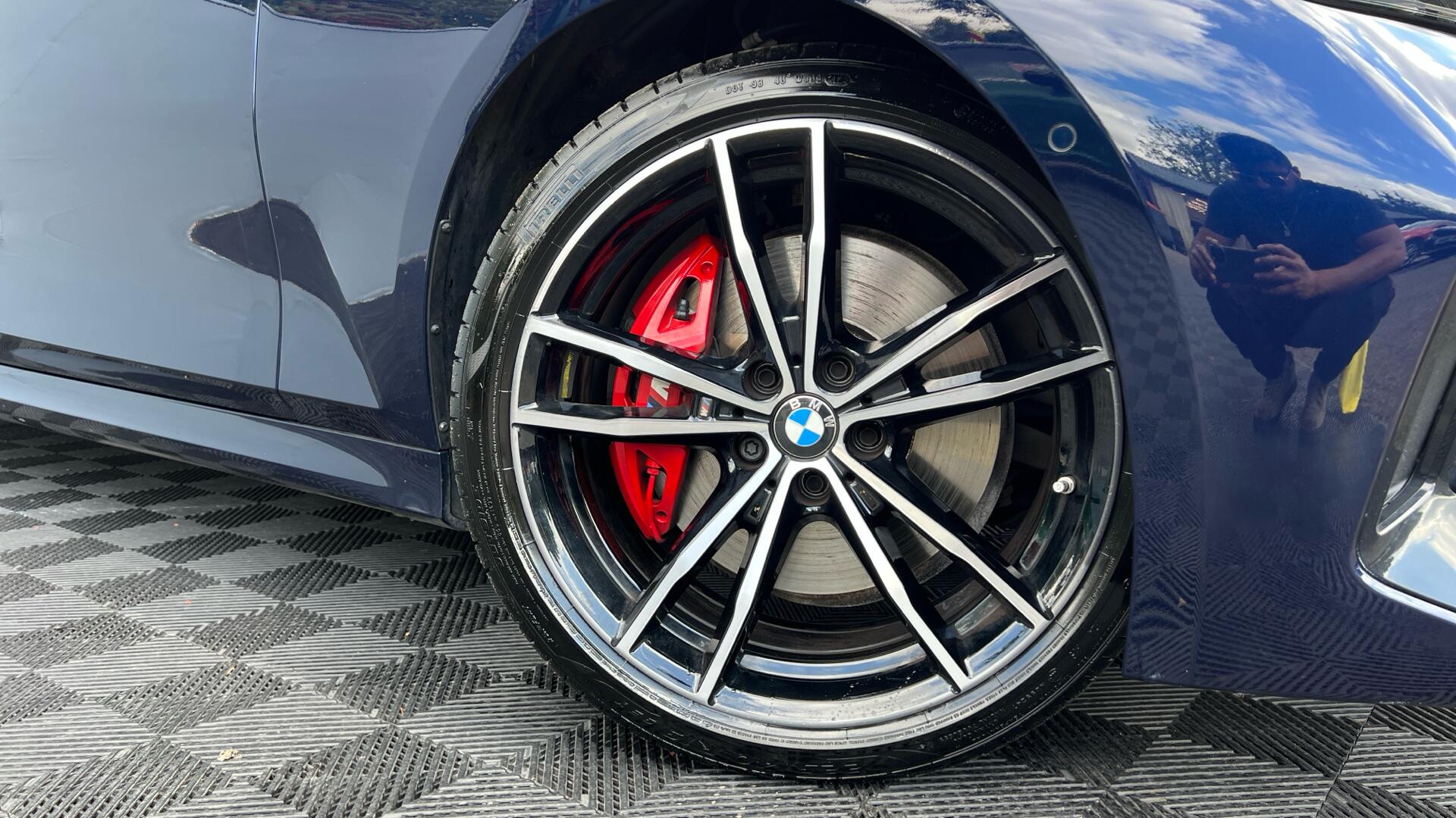 BMW 3 Series view 25