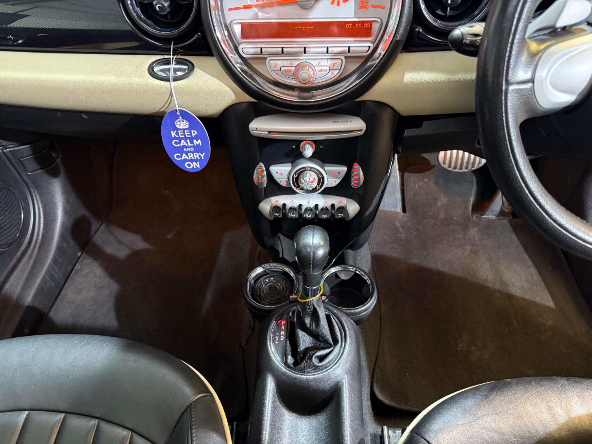 2008 MINI Hatch image 16