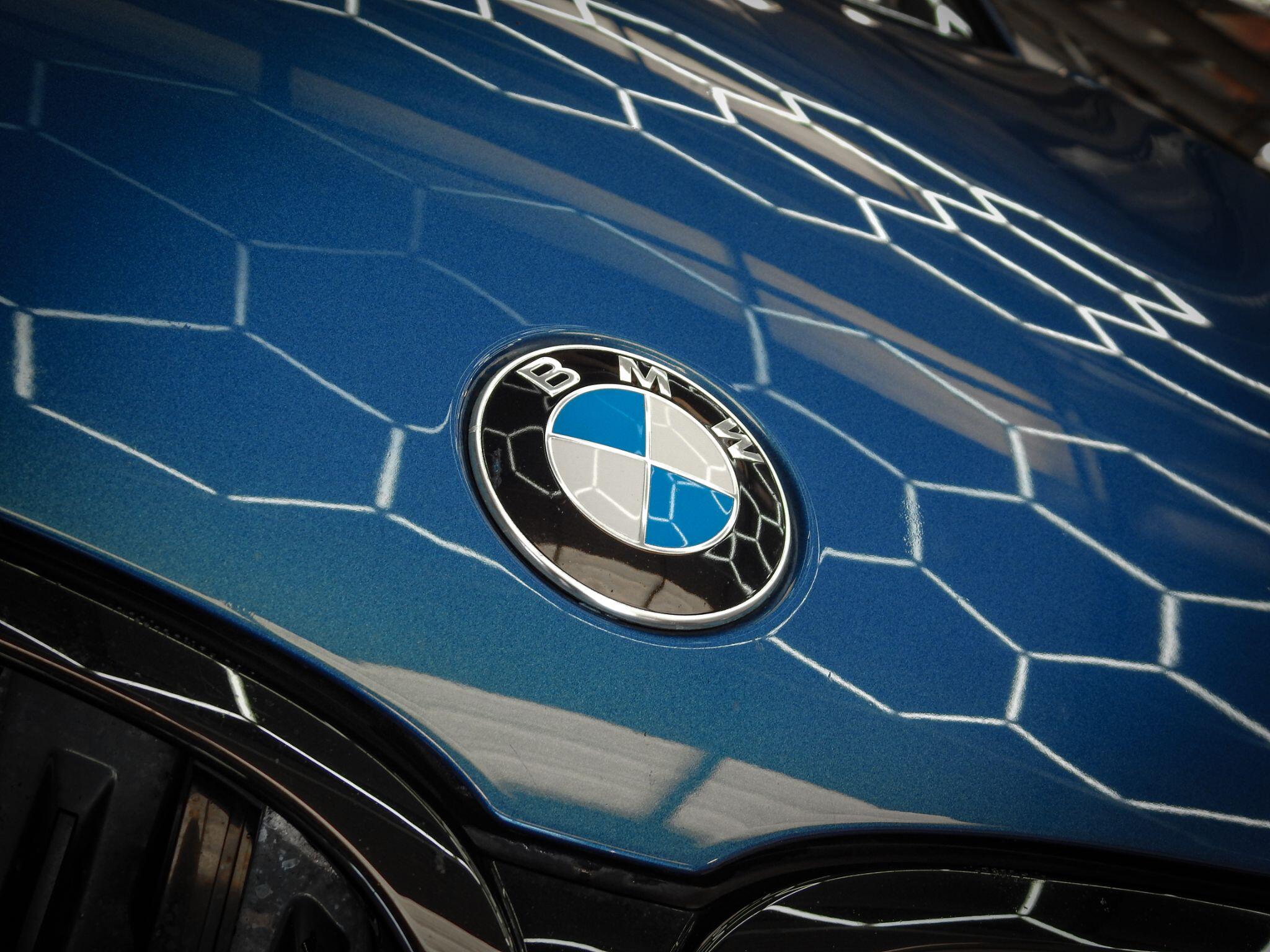 BMW 8 Series view 10
