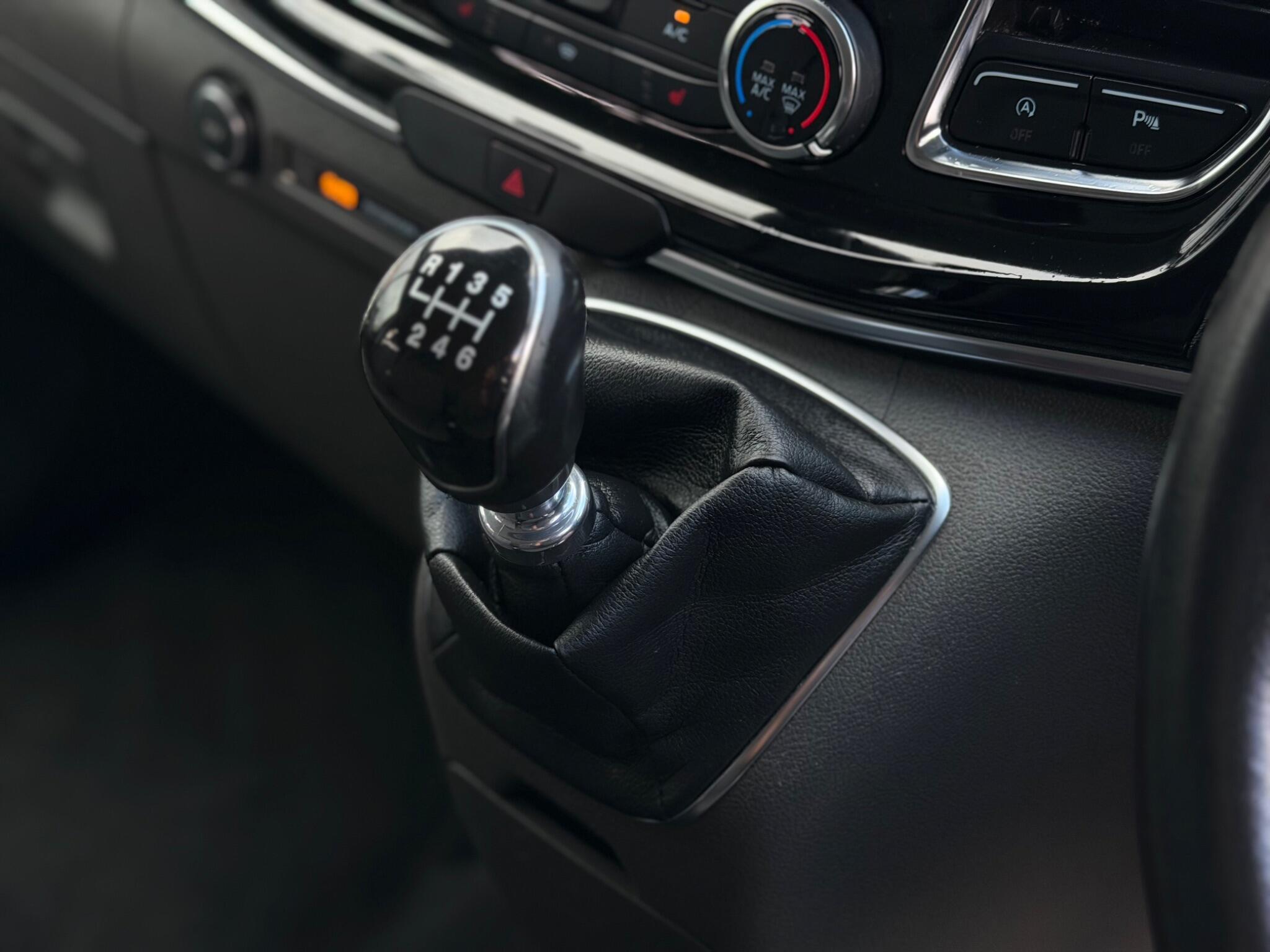 Ford Tourneo Custom view 20