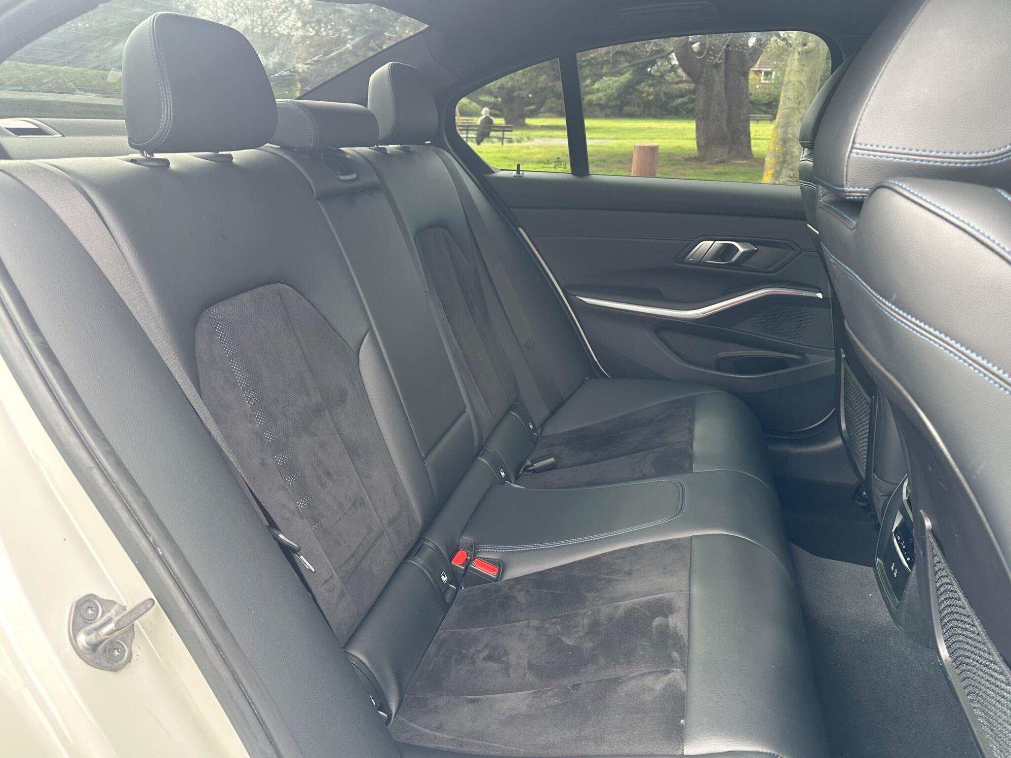 BMW 3 Series view 15