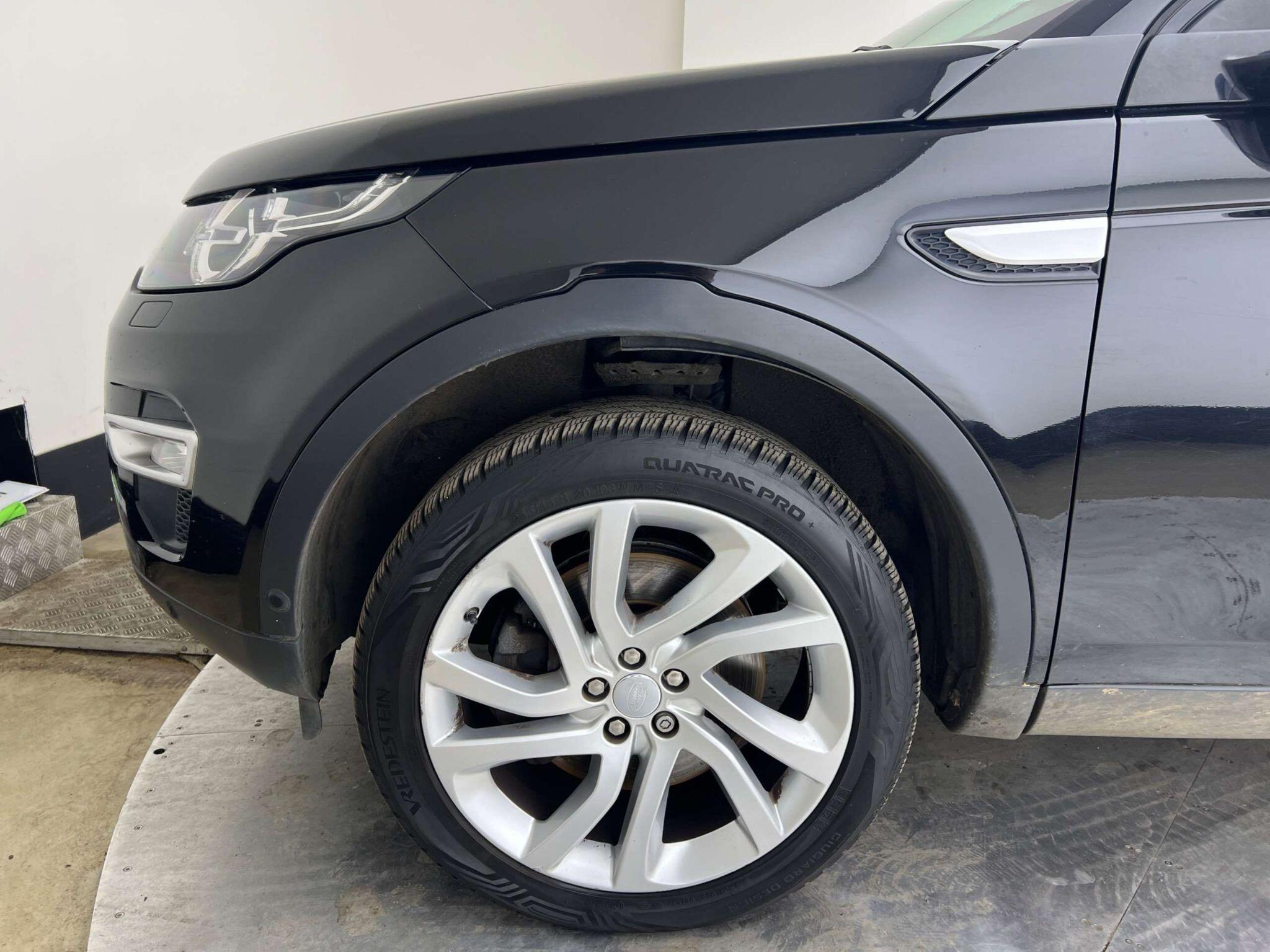 Land Rover Discovery Sport view 30
