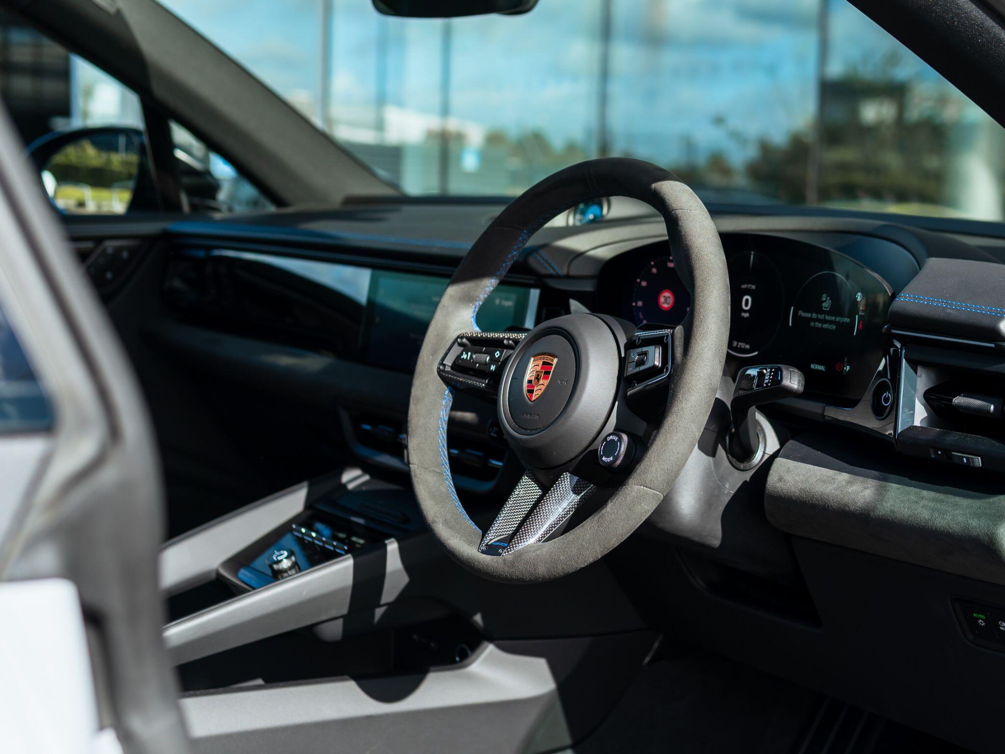 Porsche Macan view 10